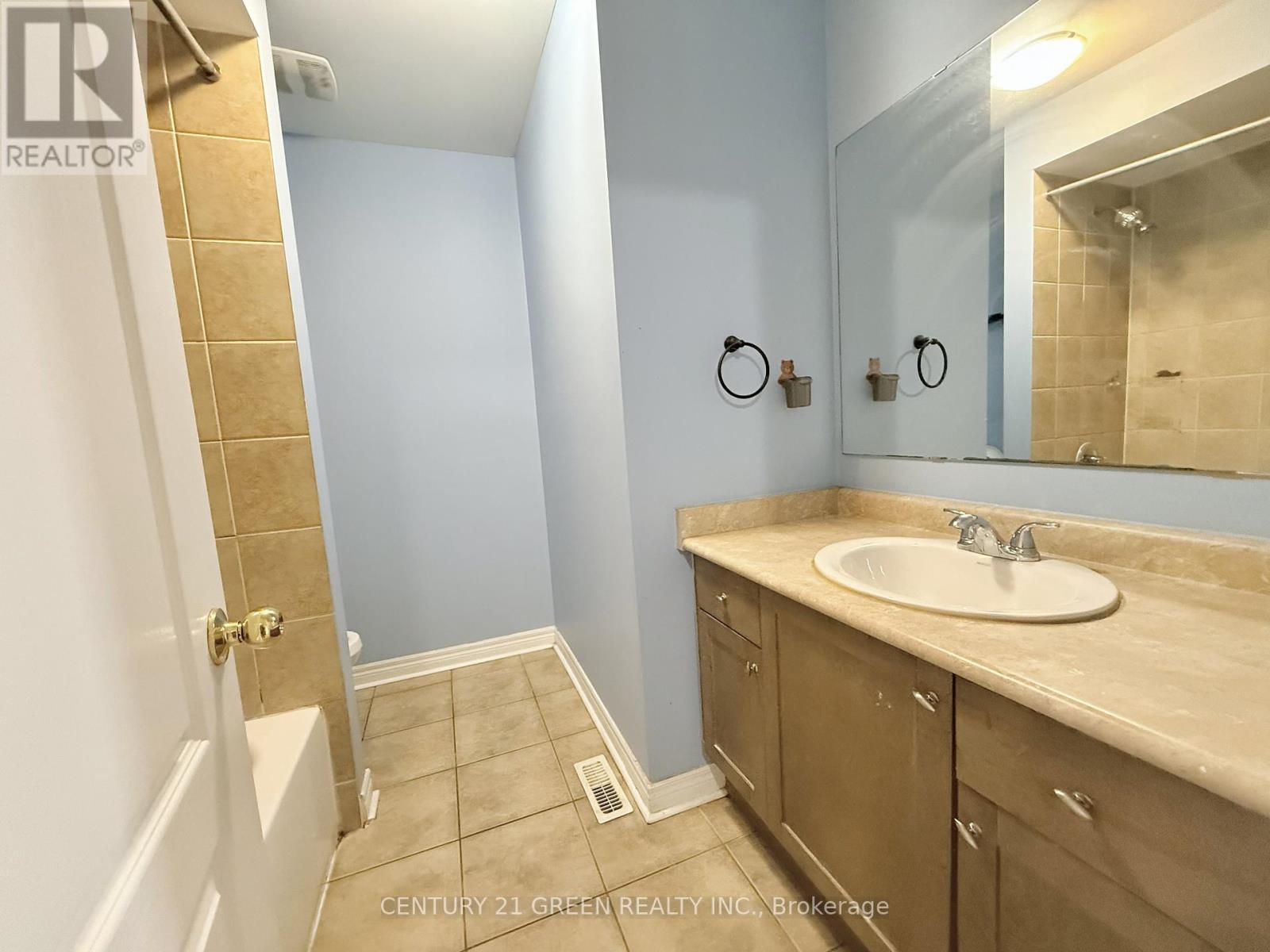 Upper - 6 Vincent Street, Brampton, Ontario  L6R 0H2 - Photo 23 - W12670586