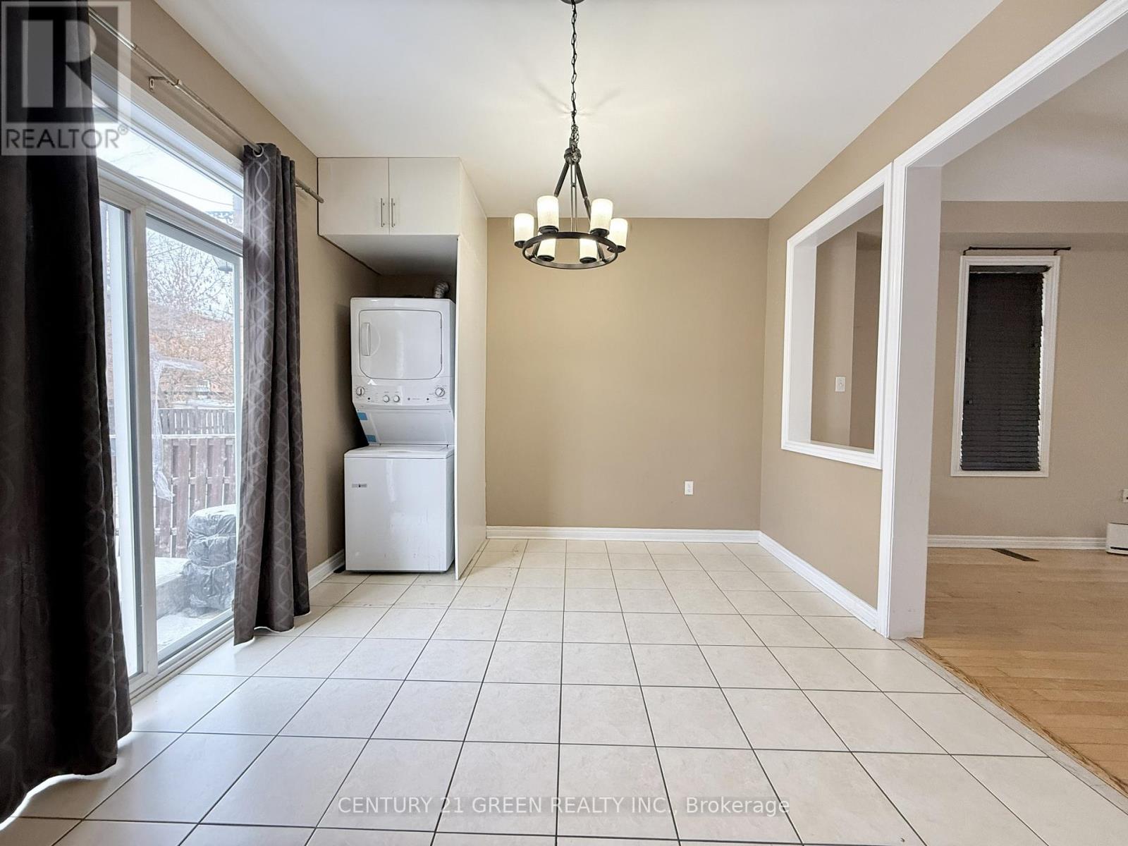 Upper - 6 Vincent Street, Brampton, Ontario  L6R 0H2 - Photo 7 - W12670586