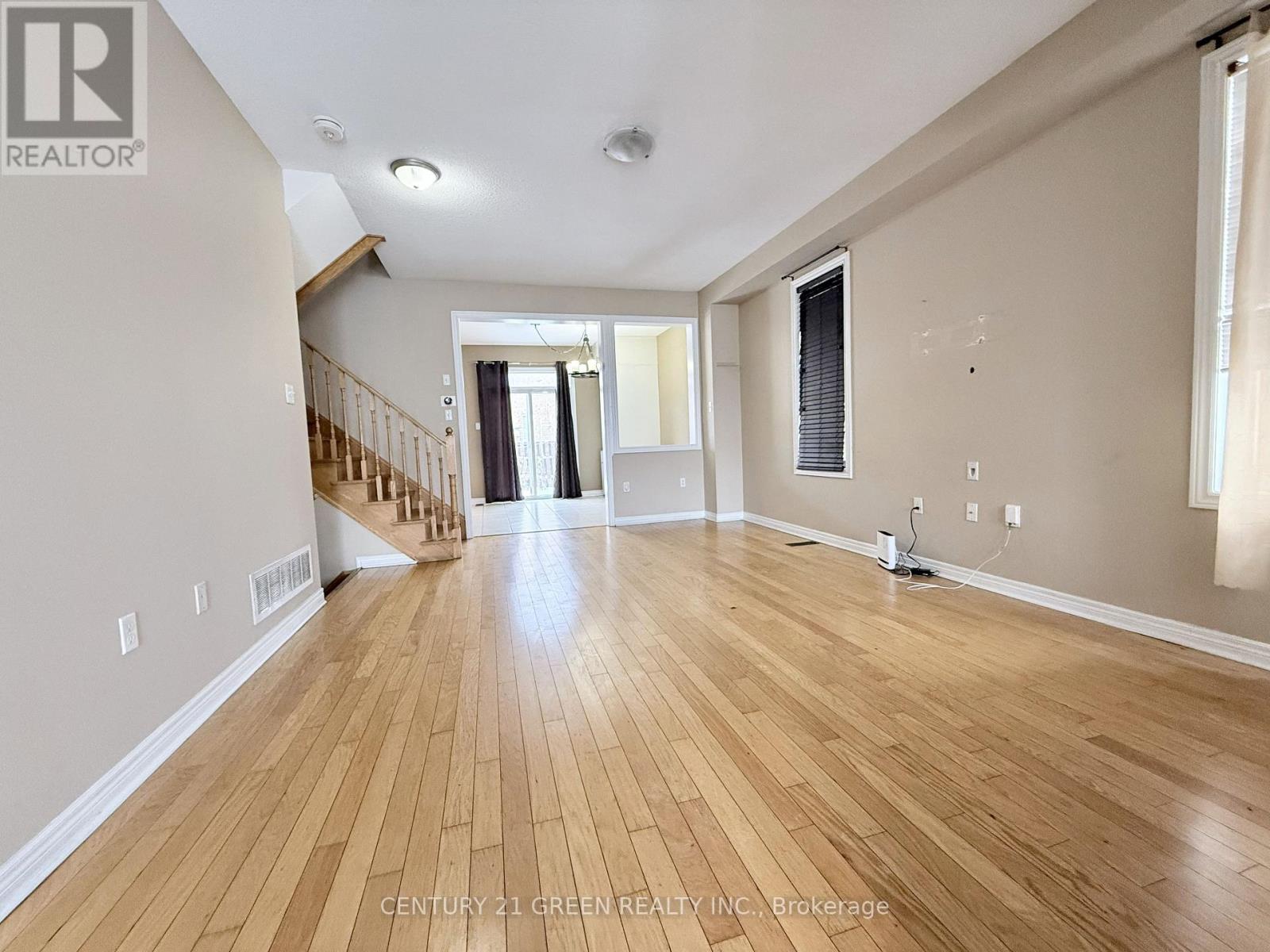 Upper - 6 Vincent Street, Brampton, Ontario  L6R 0H2 - Photo 4 - W12670586