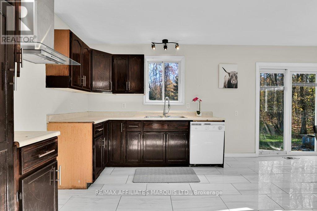 21450 Concession 10 Road, South Glengarry, Ontario  K0C 1A0 - Photo 11 - X12462124