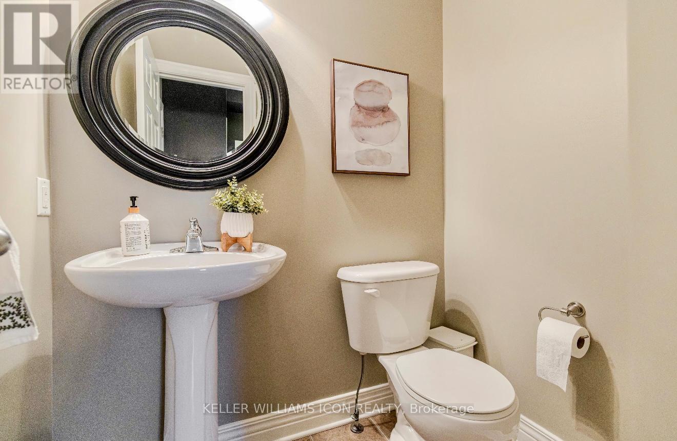 40 Huntcliff Place, Ottawa, Ontario  K2G 6Z8 - Photo 4 - X12698288