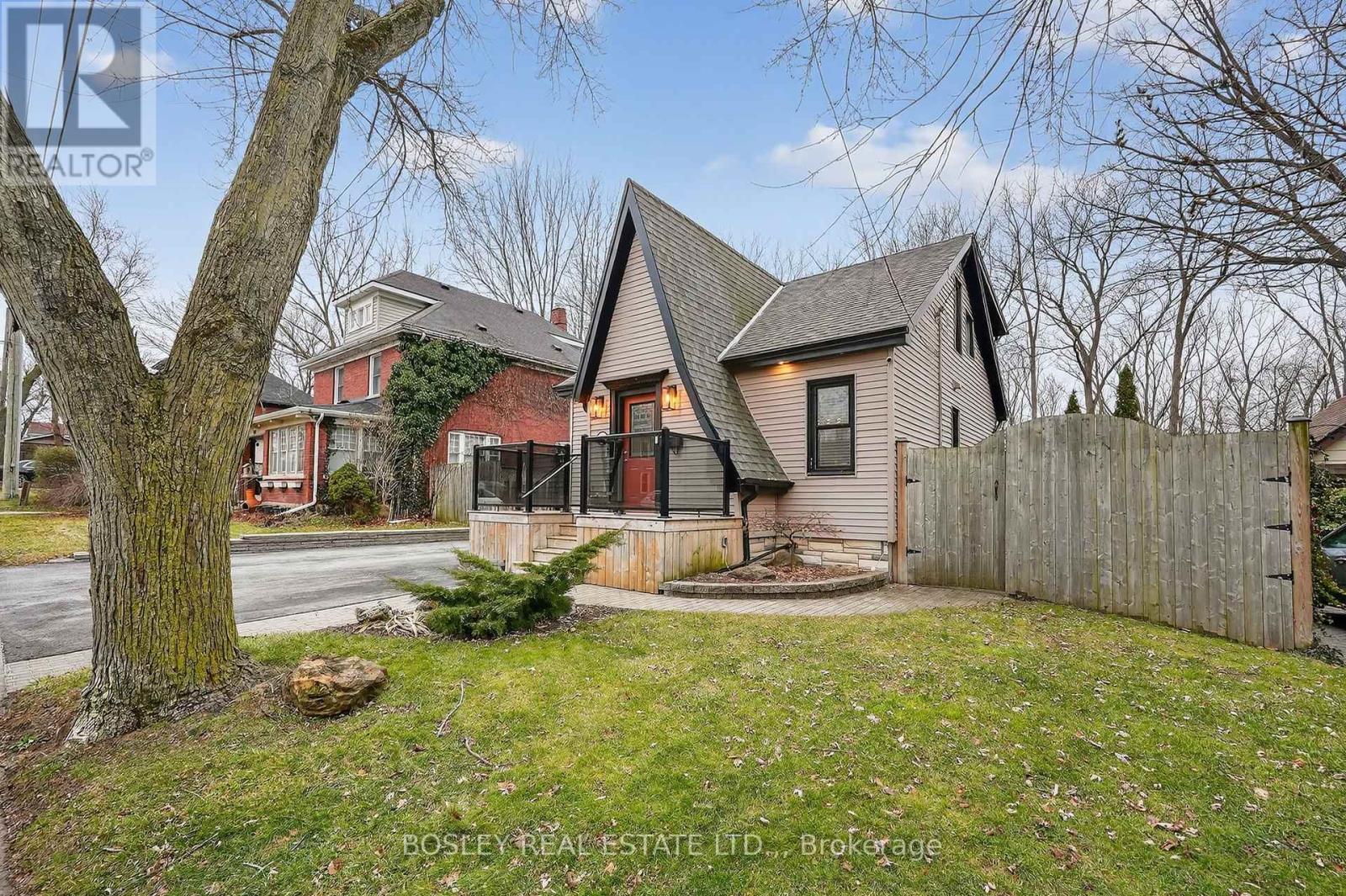 5805 Brookfield Avenue, Niagara Falls, Ontario  L2G 5P9 - Photo 2 - X12698320