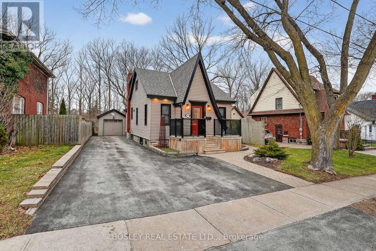 5805 Brookfield Avenue, Niagara Falls, Ontario  L2G 5P9 - Photo 3 - X12698320