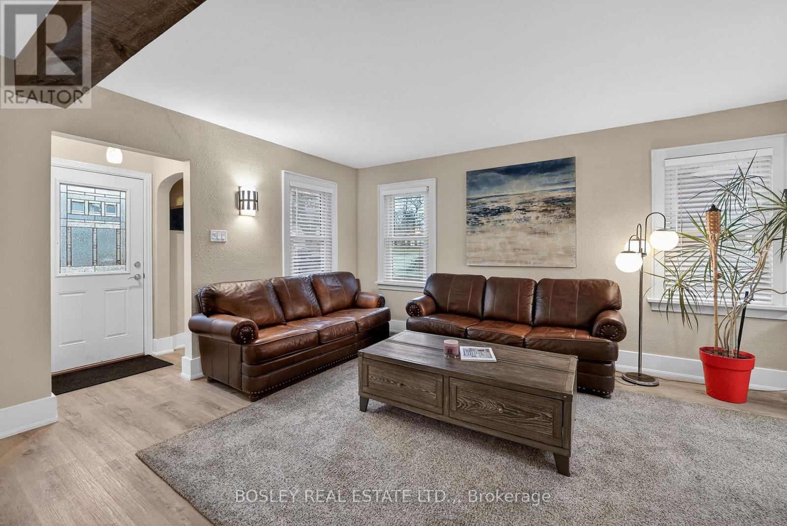 5805 Brookfield Avenue, Niagara Falls, Ontario  L2G 5P9 - Photo 7 - X12698320