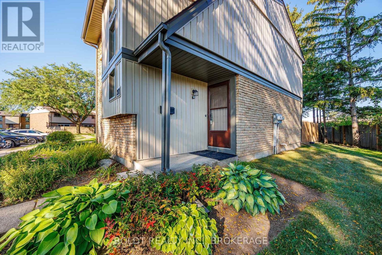27 - 302 Vine Street, St. Catharines, Ontario  L2M 7M6 - Photo 3 - X12698324