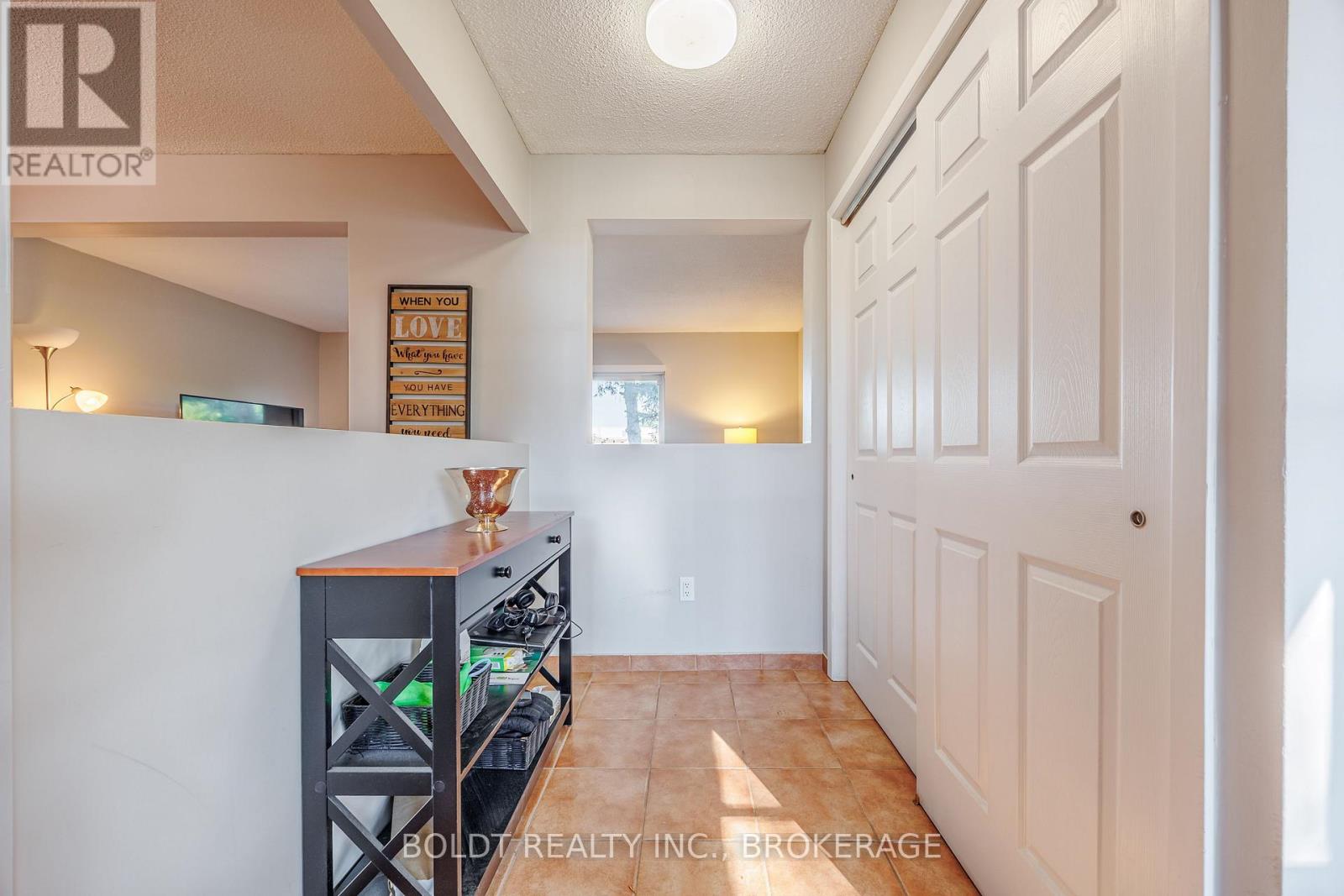 27 - 302 Vine Street, St. Catharines, Ontario  L2M 7M6 - Photo 4 - X12698324