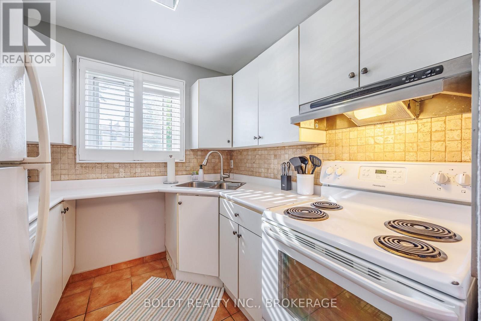 27 - 302 Vine Street, St. Catharines, Ontario  L2M 7M6 - Photo 9 - X12698324