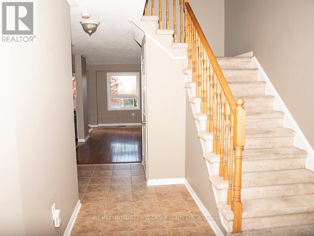 1054 Southport Drive, Oshawa, Ontario  L1H 8A3 - Photo 2 - E12698326