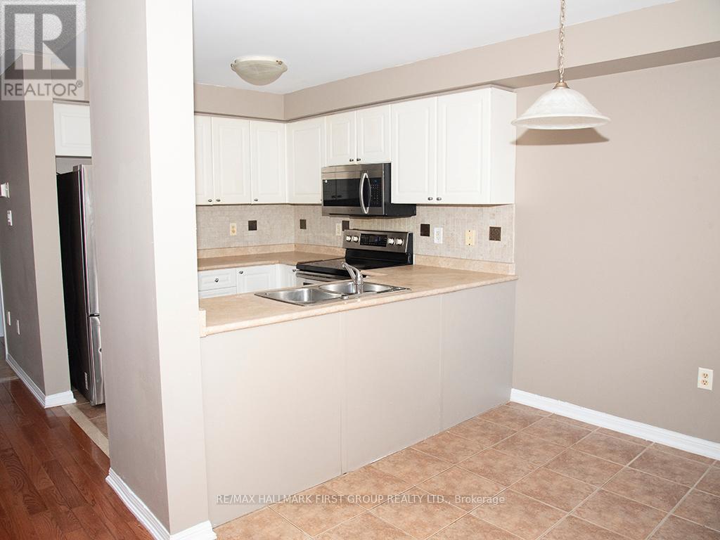 1054 Southport Drive, Oshawa, Ontario  L1H 8A3 - Photo 6 - E12698326