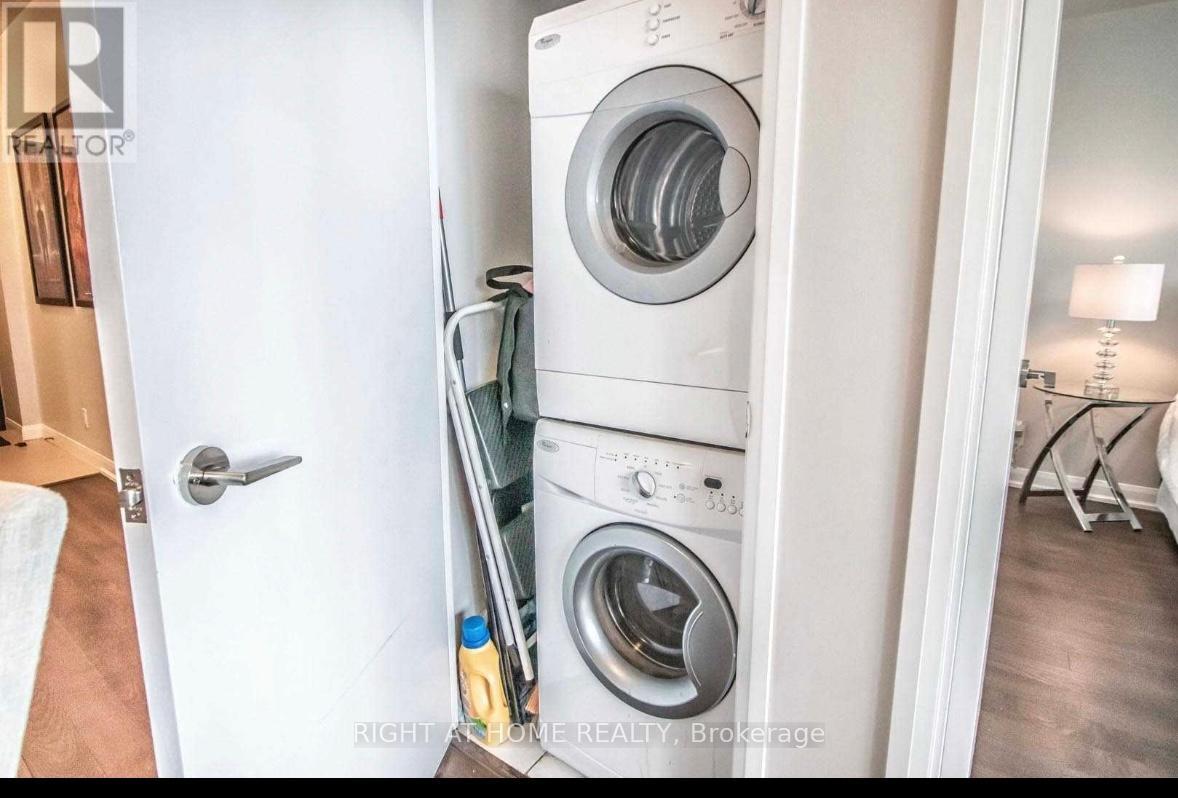 1807 - 500 Sherbourne Street, Toronto, Ontario  M4X 1L1 - Photo 9 - C12698294