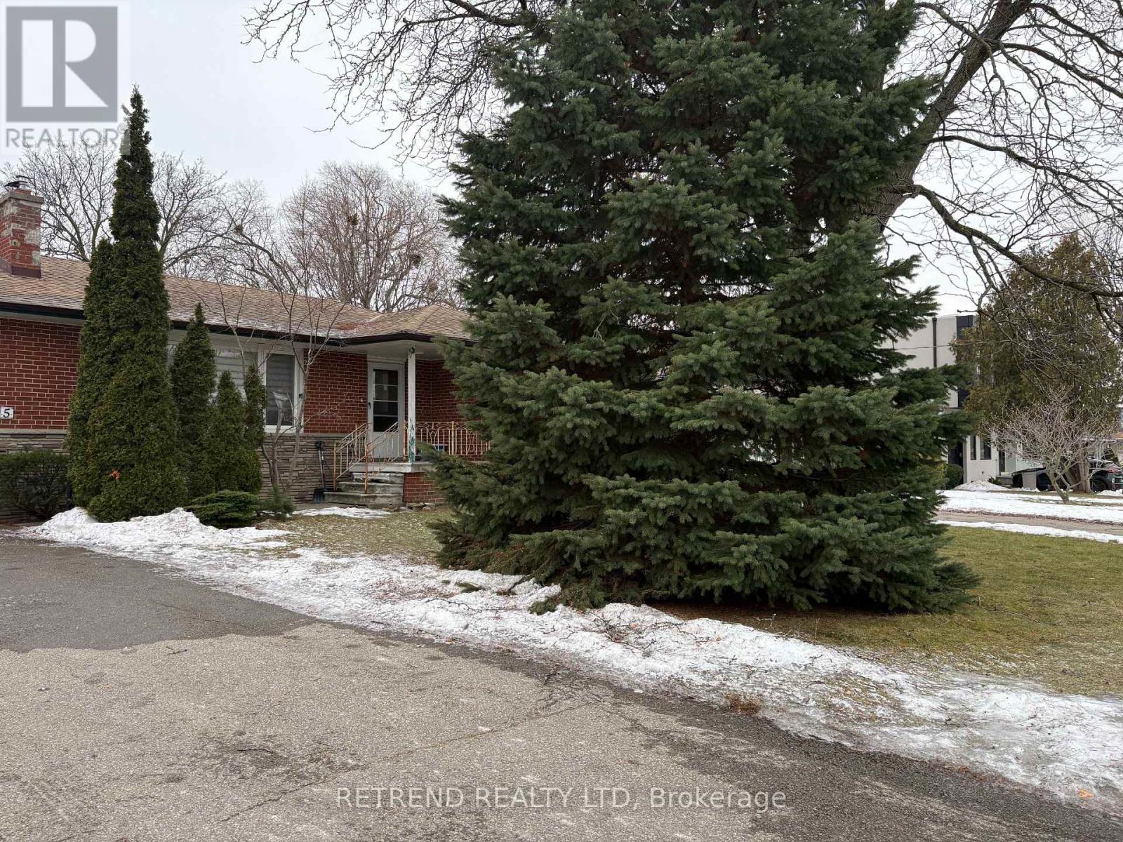 Main - 5 Fleetwell Court, Toronto, Ontario  M2R 1L2 - Photo 3 - C12698306