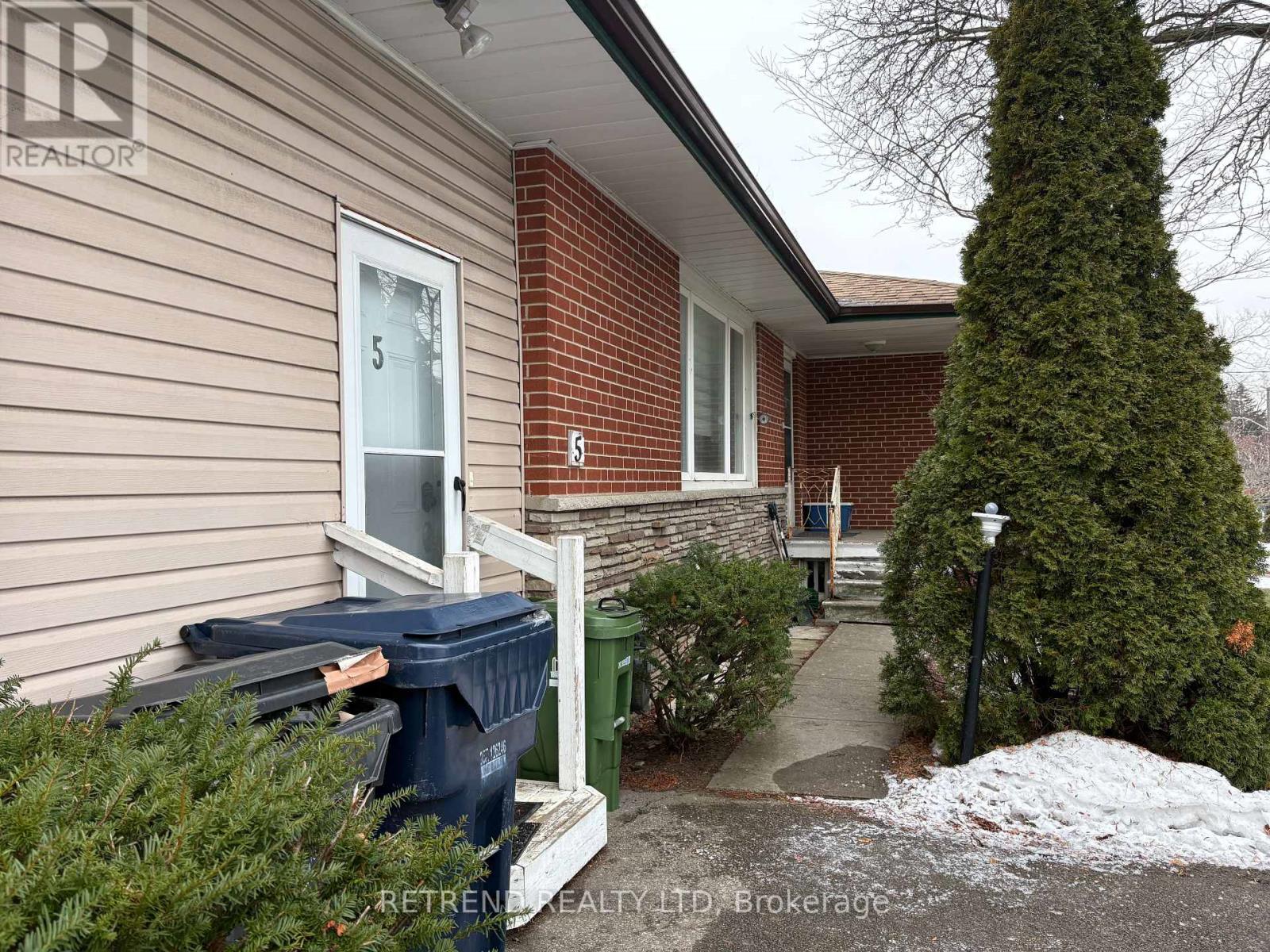 Main - 5 Fleetwell Court, Toronto, Ontario  M2R 1L2 - Photo 4 - C12698306