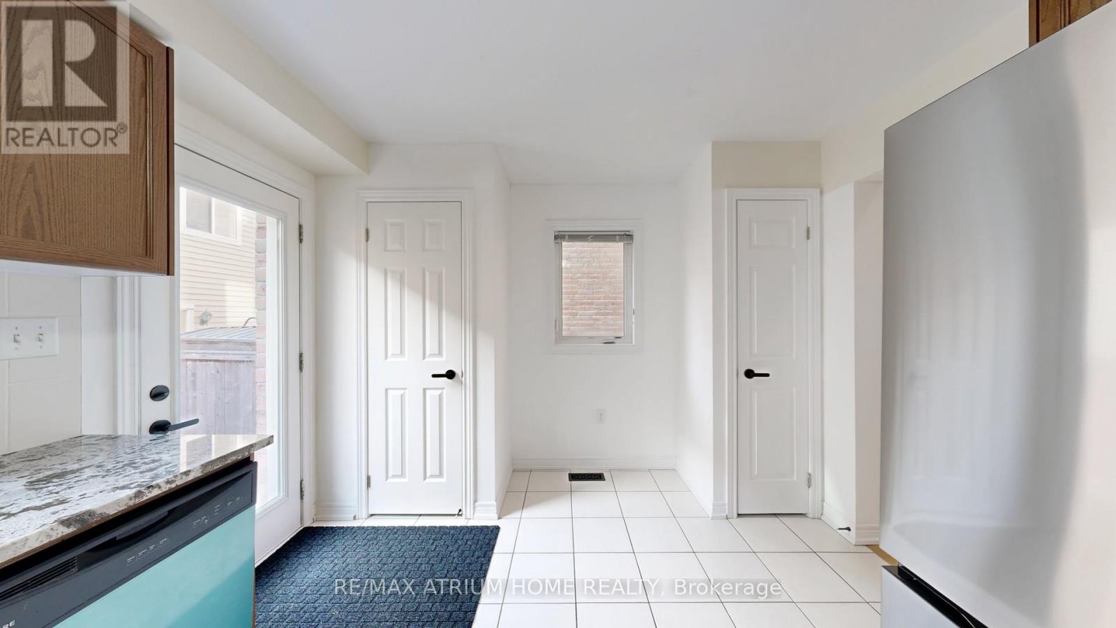 17 Kawneer Terrace, Toronto, Ontario  M1P 2X1 - Photo 12 - E12698296