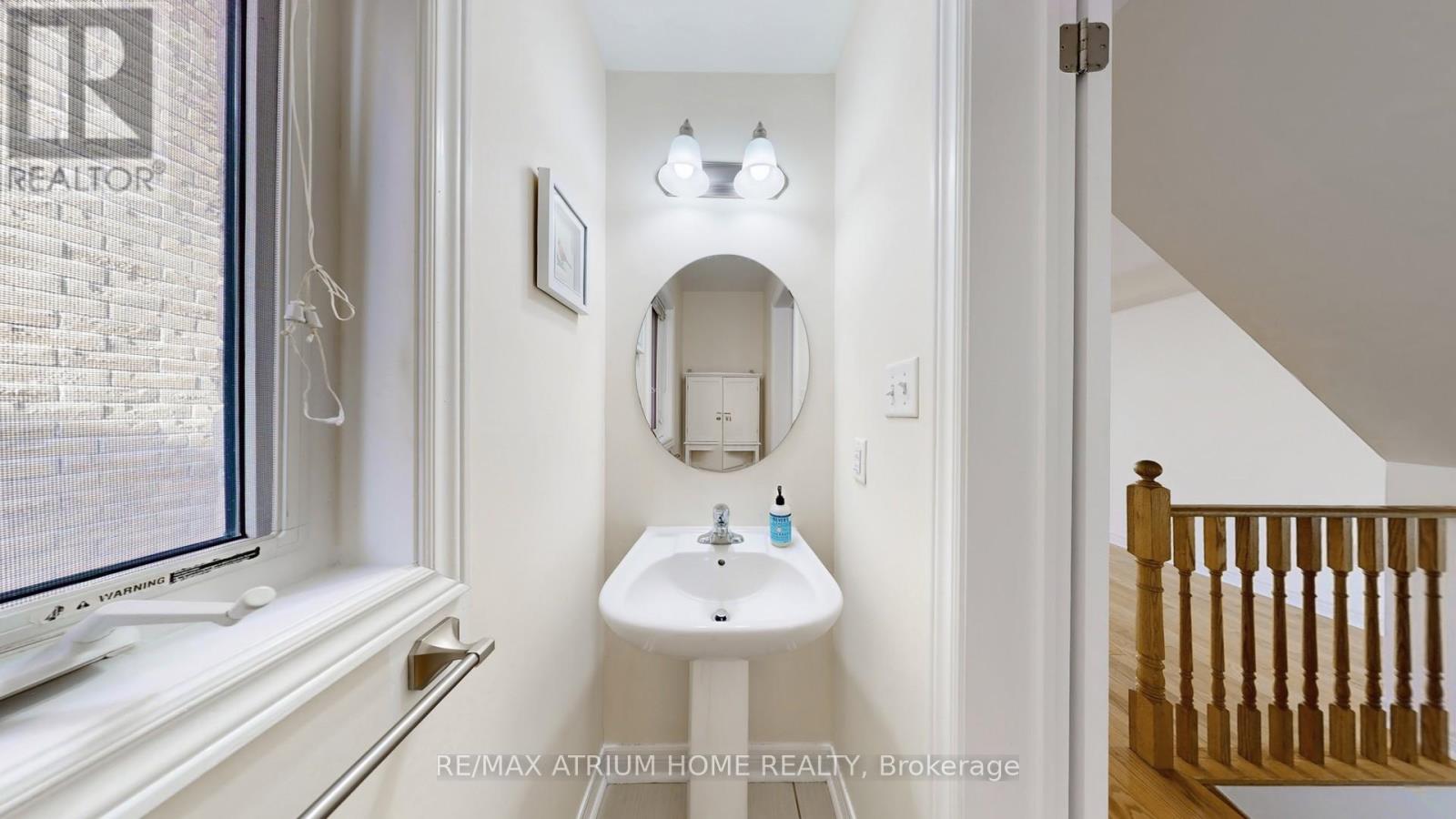 17 Kawneer Terrace, Toronto, Ontario  M1P 2X1 - Photo 13 - E12698296