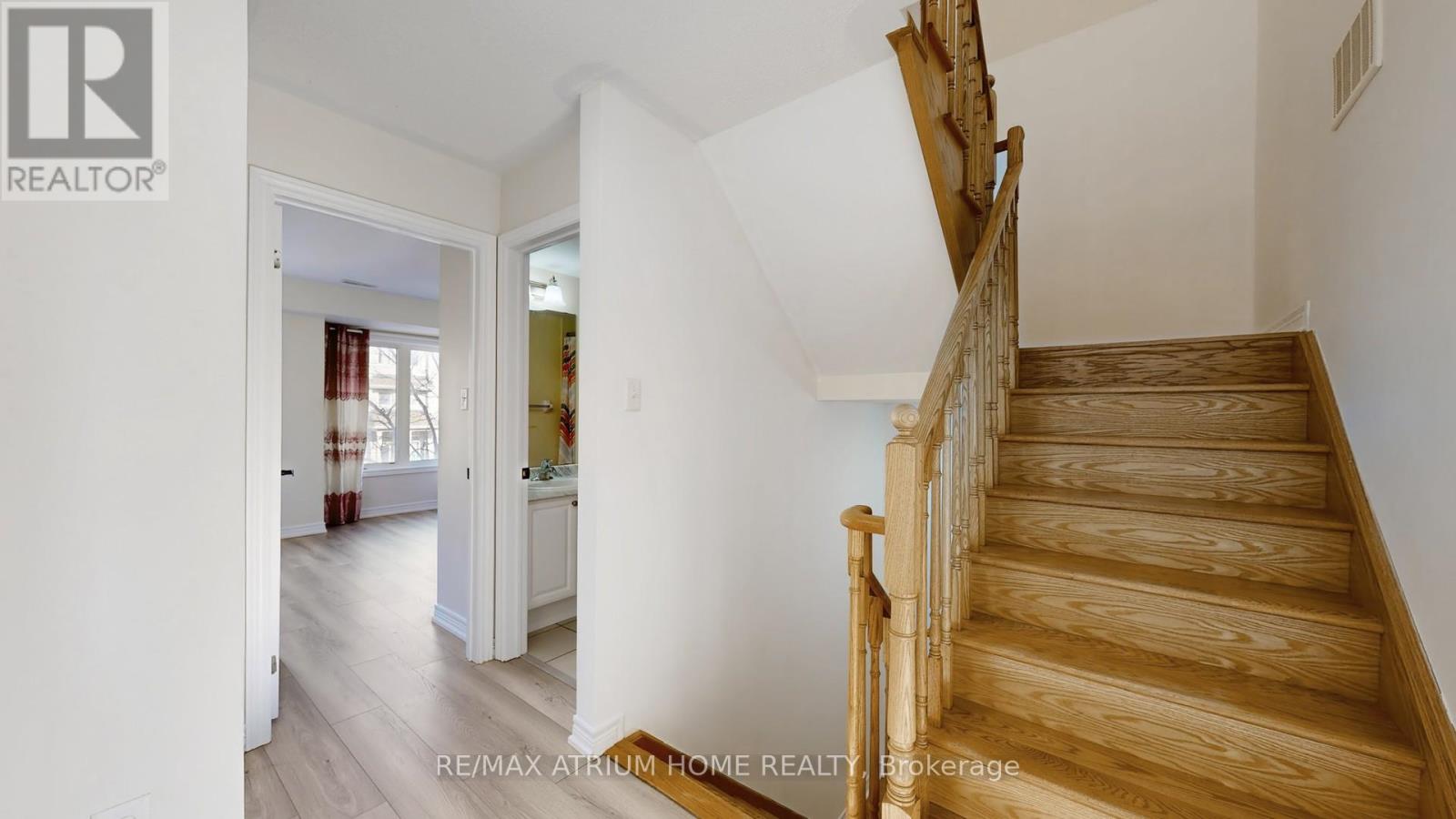 17 Kawneer Terrace, Toronto, Ontario  M1P 2X1 - Photo 17 - E12698296