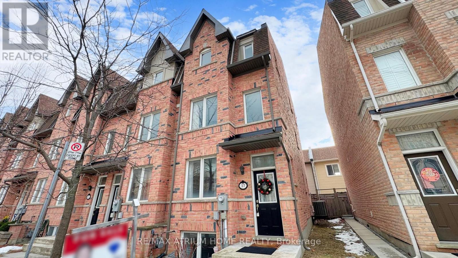 17 Kawneer Terrace, Toronto, Ontario  M1P 2X1 - Photo 2 - E12698296