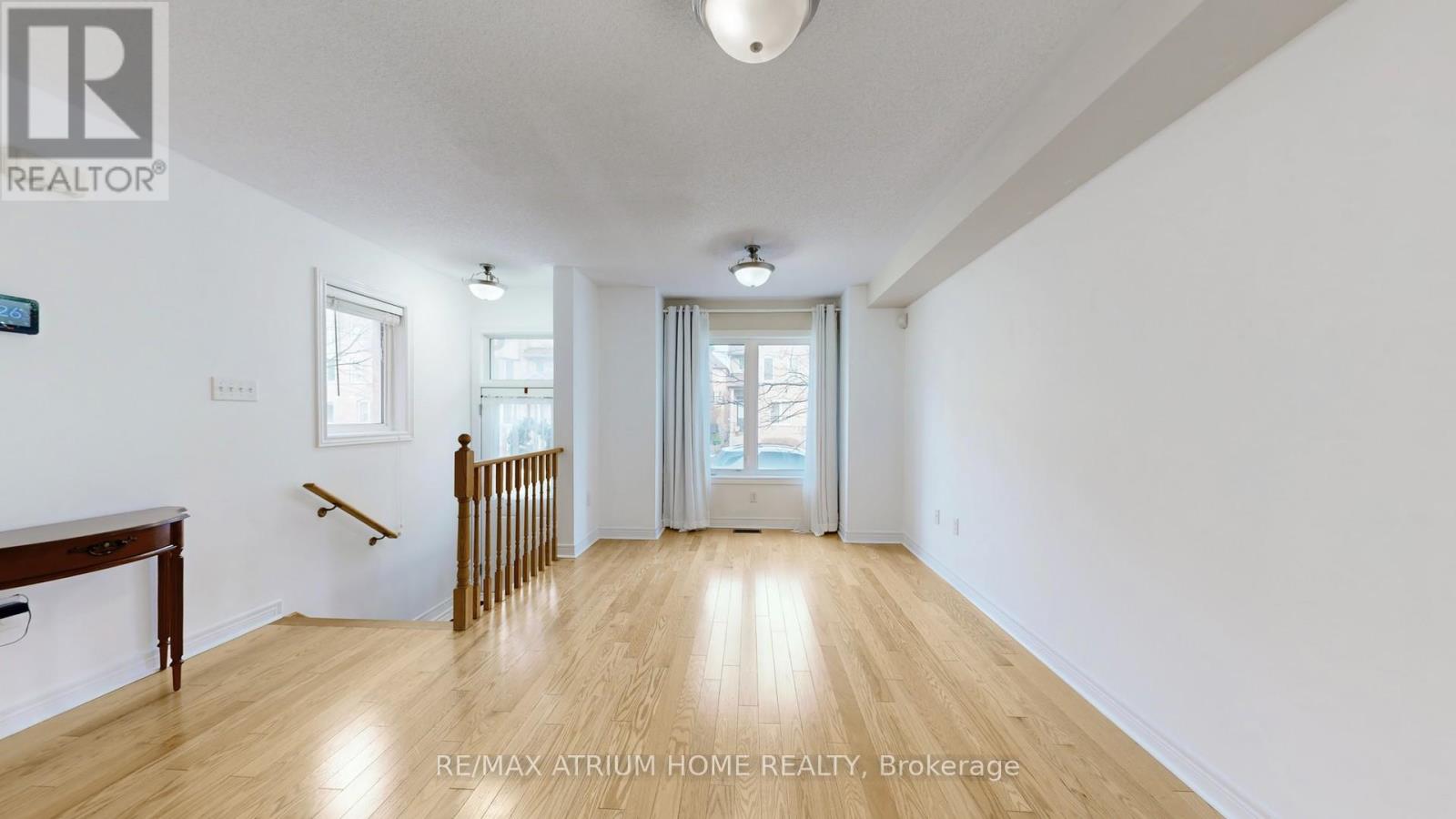17 Kawneer Terrace, Toronto, Ontario  M1P 2X1 - Photo 3 - E12698296