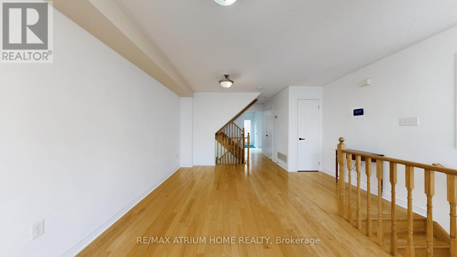 17 Kawneer Terrace, Toronto, Ontario  M1P 2X1 - Photo 6 - E12698296