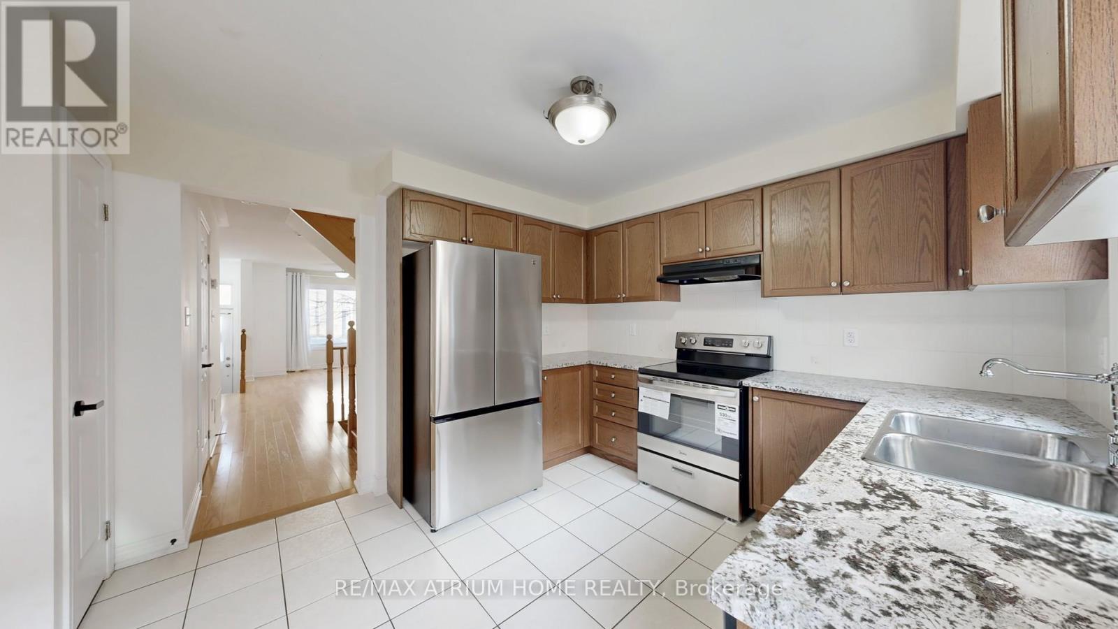 17 Kawneer Terrace, Toronto, Ontario  M1P 2X1 - Photo 7 - E12698296