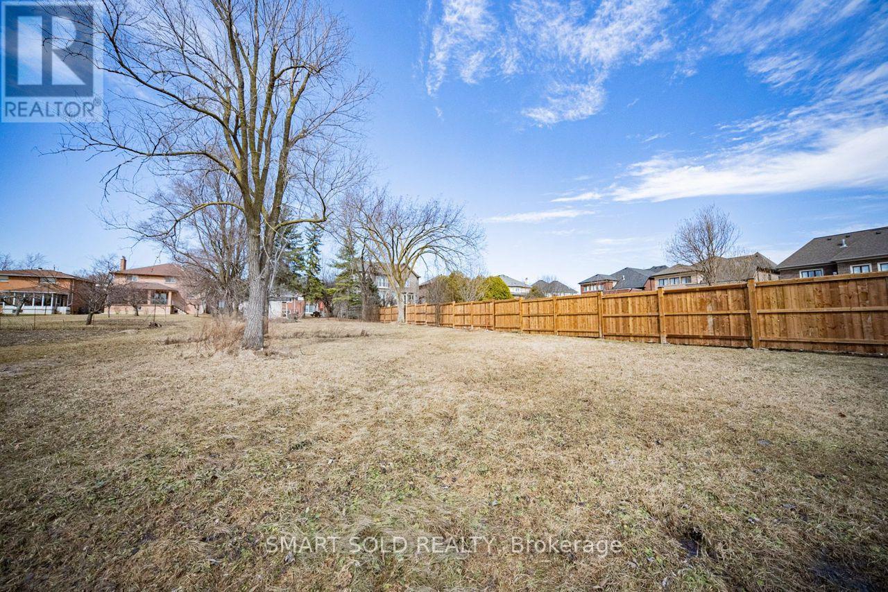 75 Stockdale Crescent, Richmond Hill, Ontario  L4C 3T1 - Photo 8 - N12698244