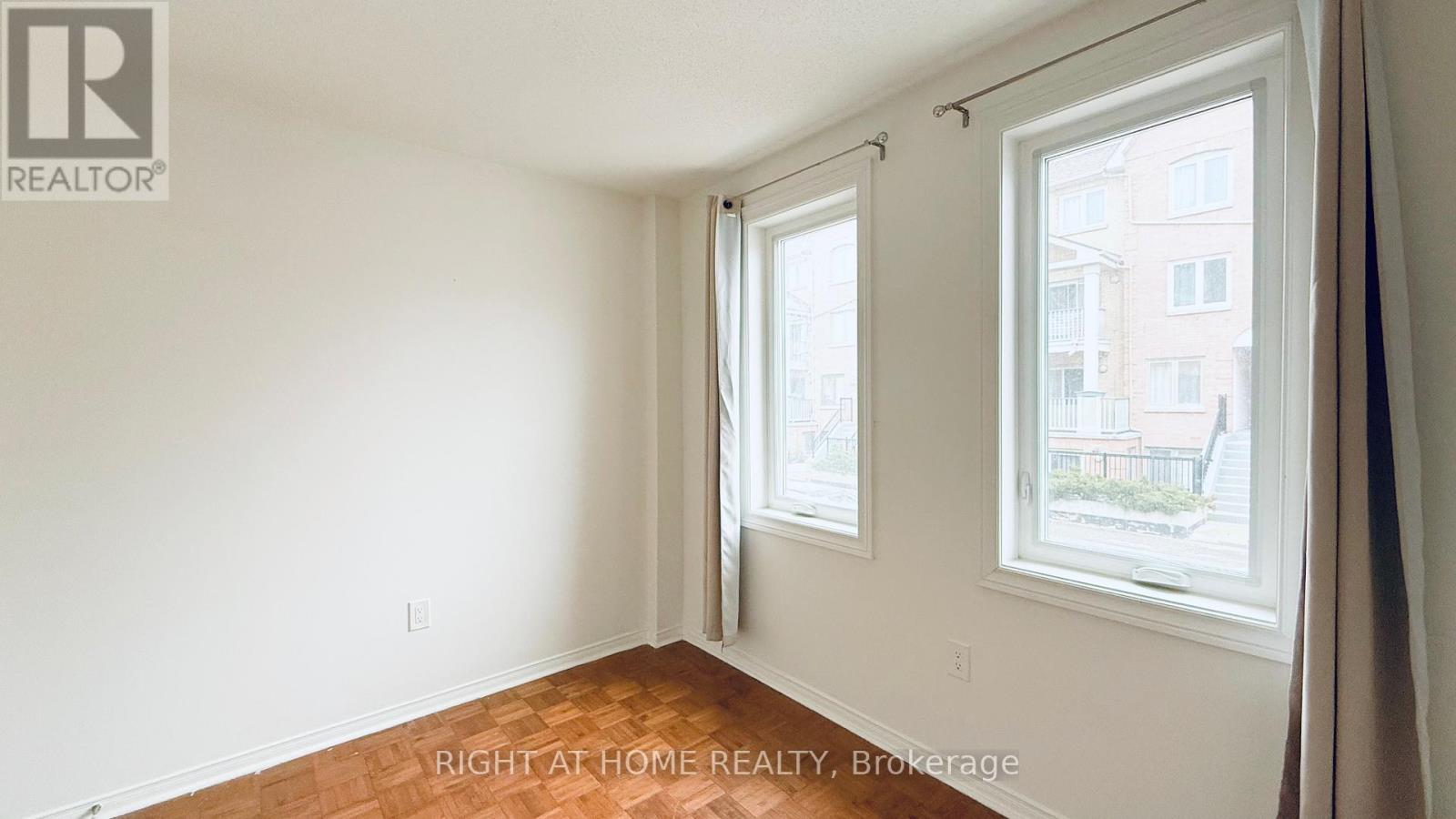 934 - 75 Weldrick Road E, Richmond Hill, Ontario  L4C 3T9 - Photo 11 - N12698322