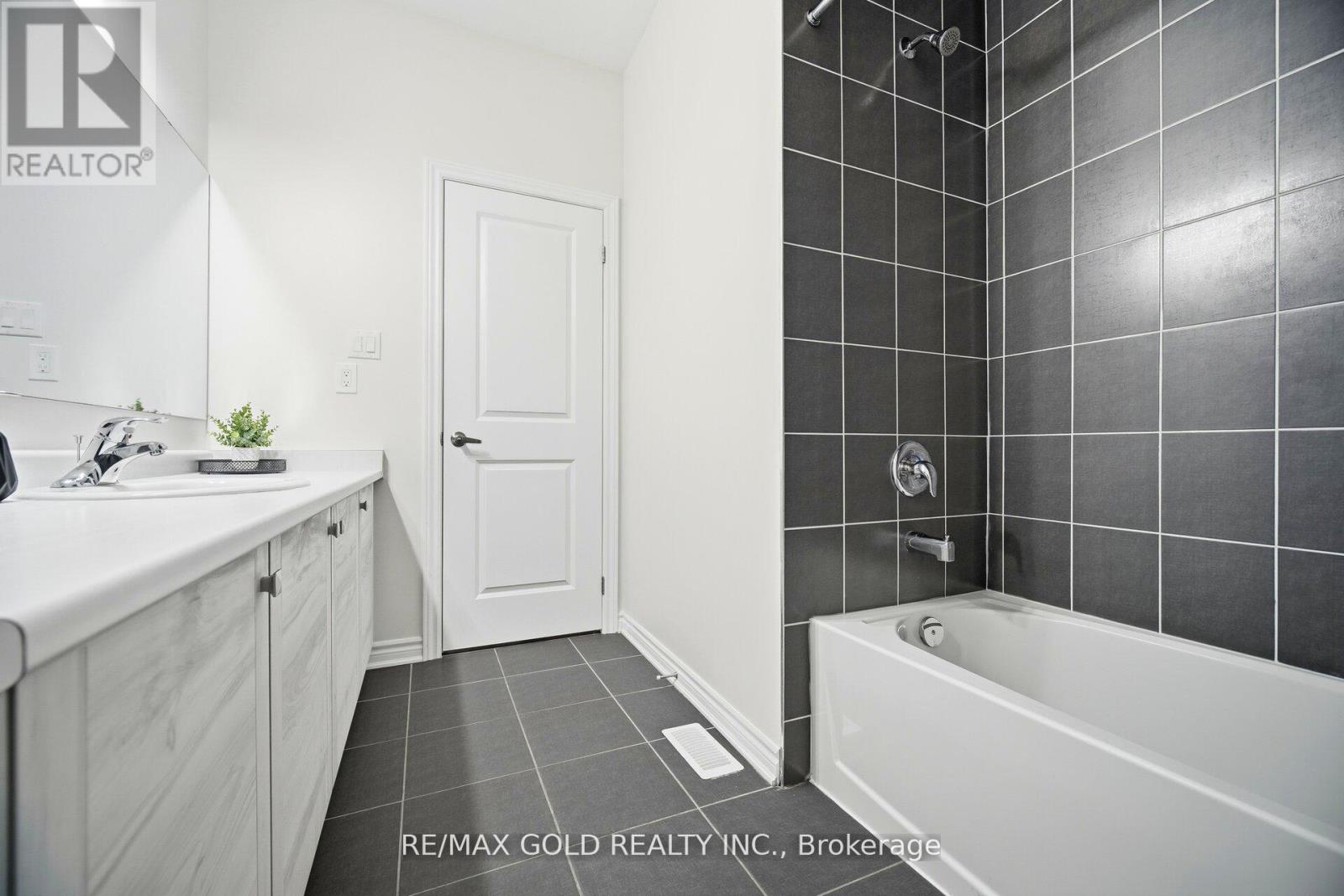 15 Spinland Street, Caledon, Ontario  L7C 4K4 - Photo 38 - W12698258