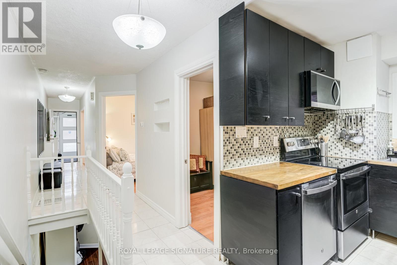 493 Jane Street, Toronto, Ontario  M6S 4A1 - Photo 11 - W12698308