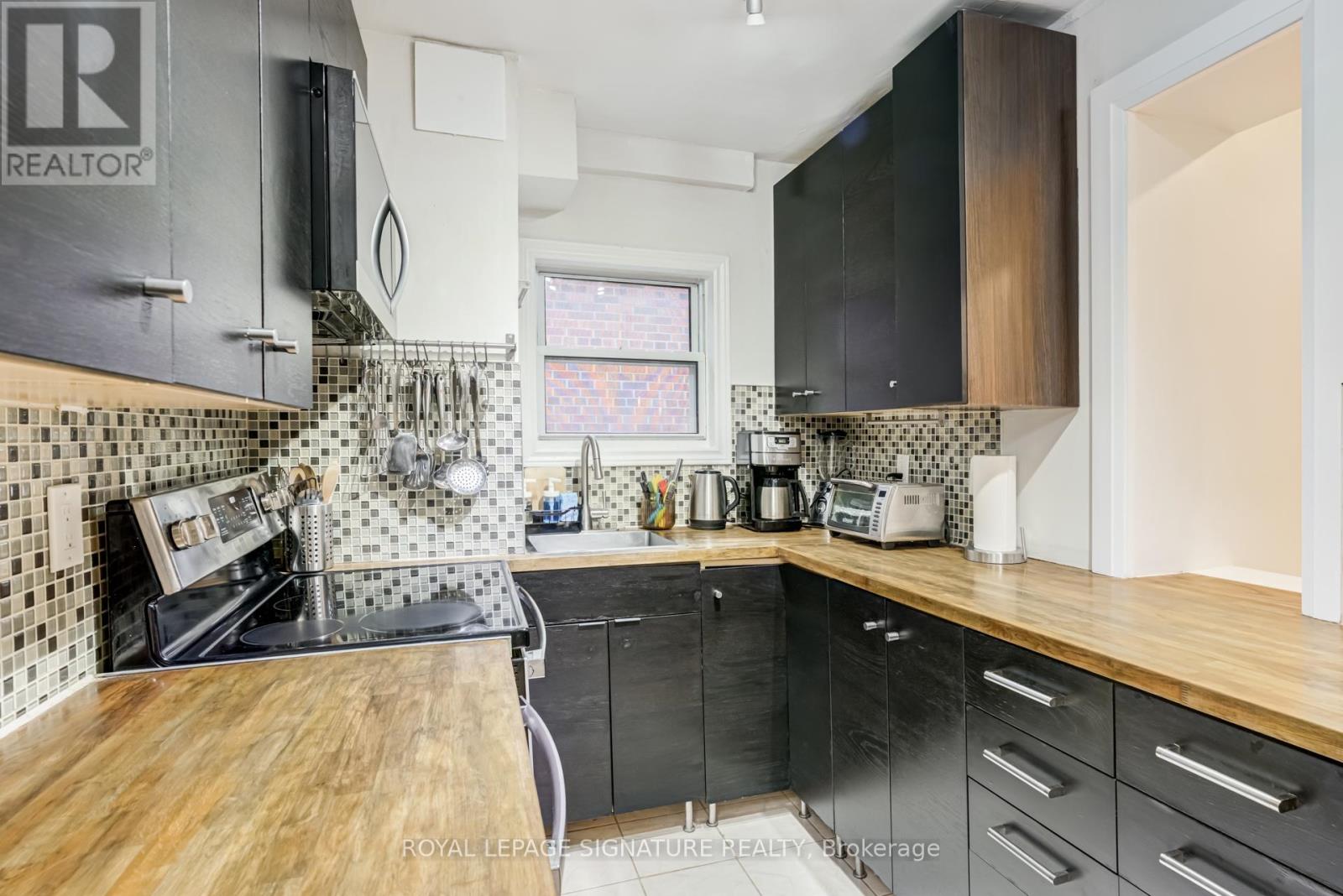 493 Jane Street, Toronto, Ontario  M6S 4A1 - Photo 12 - W12698308