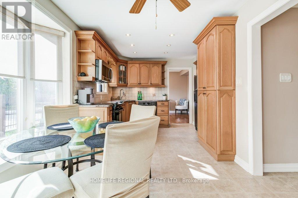 2557 Brasilia Circle, Mississauga, Ontario  L5N 2E9 - Photo 13 - W12698328