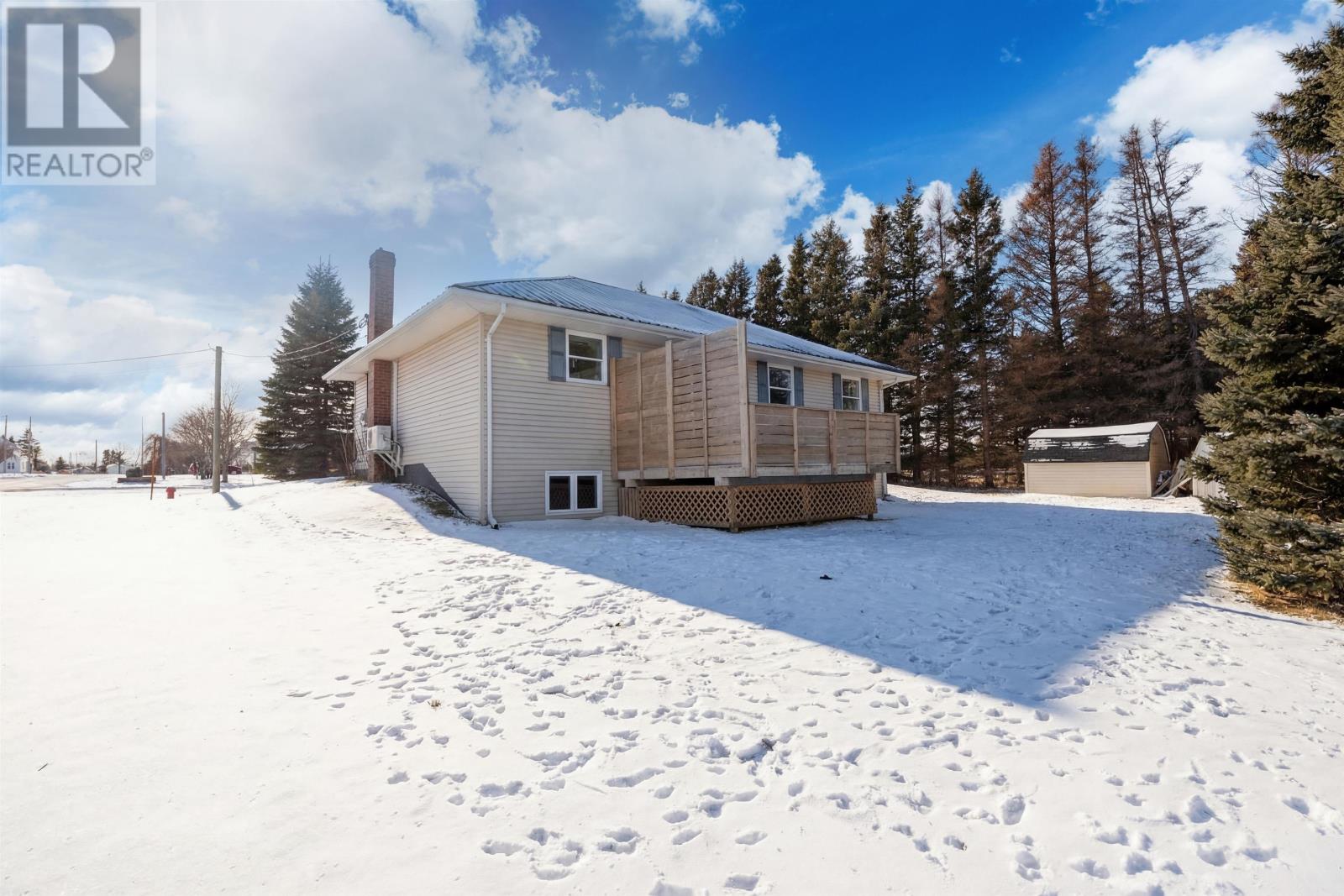 16 Arthur Holland Drive, Summerside, Prince Edward Island  C1N 5Z2 - Photo 3 - 202600795