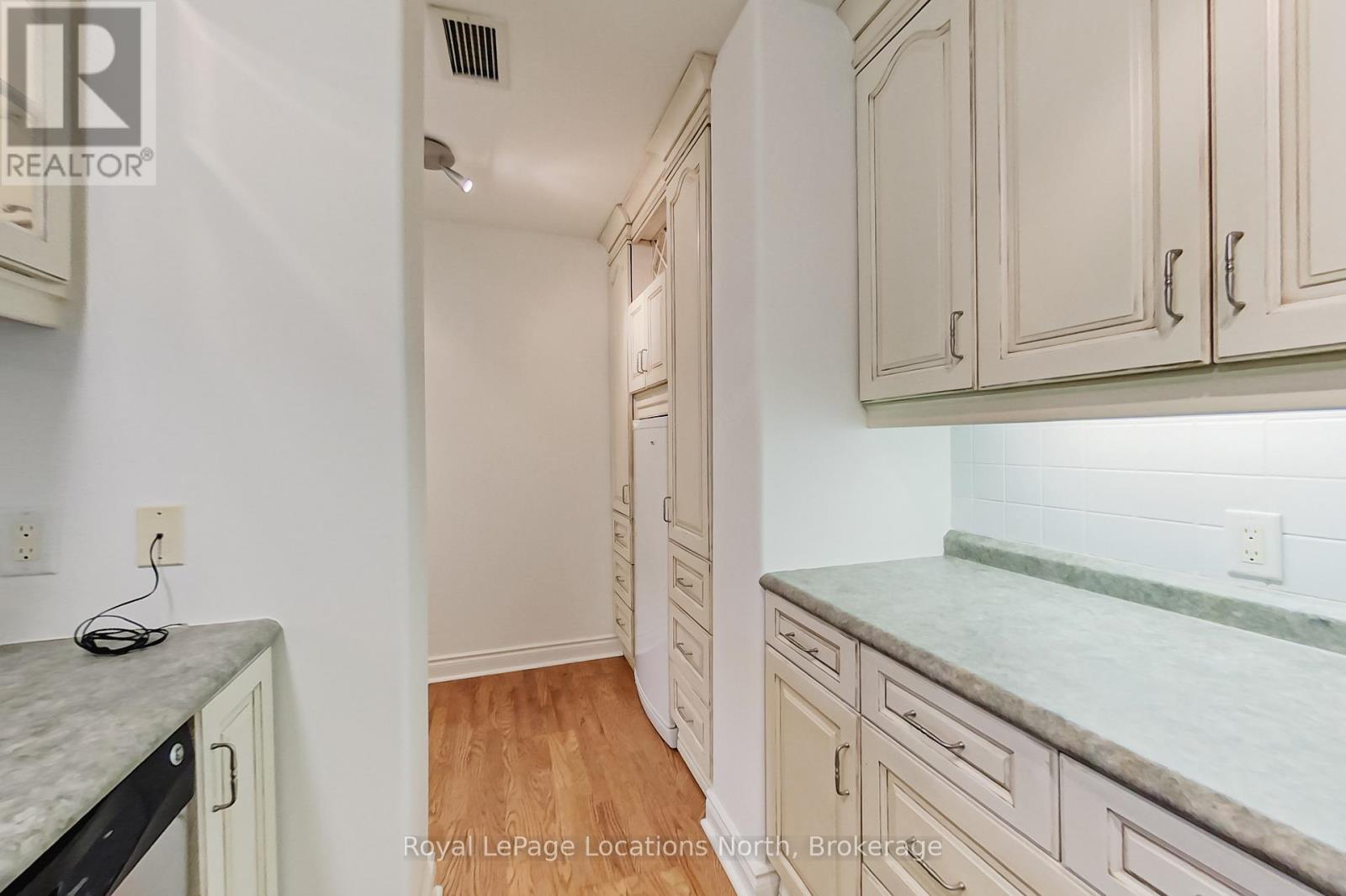 104 - 10 Bay Street E, Blue Mountains, Ontario  N0H 2P0 - Photo 13 - X12698372