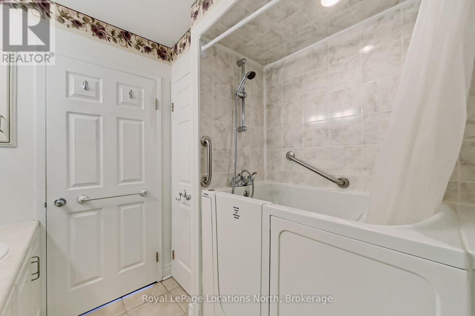 104 - 10 Bay Street E, Blue Mountains, Ontario  N0H 2P0 - Photo 21 - X12698372