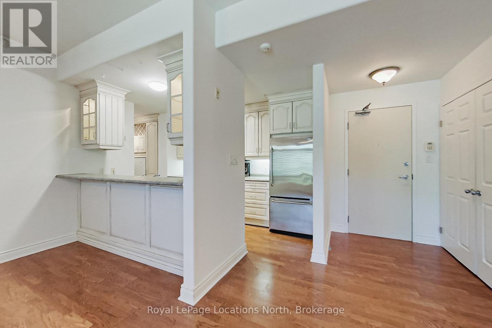 104 - 10 Bay Street E, Blue Mountains, Ontario  N0H 2P0 - Photo 3 - X12698372