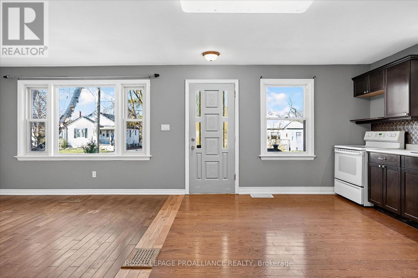 543 Howden Street, Peterborough, Ontario  K9J 4B4 - Photo 4 - X12698364