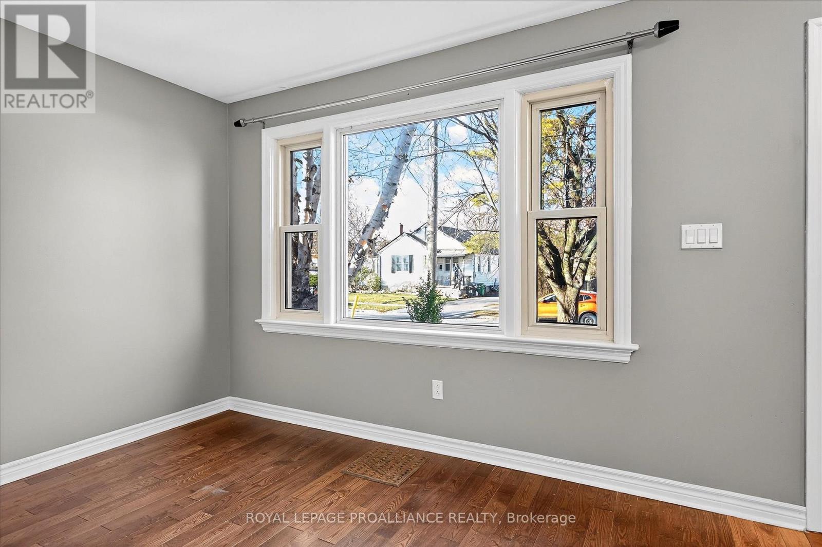 543 Howden Street, Peterborough, Ontario  K9J 4B4 - Photo 9 - X12698364