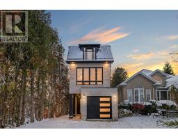 4 LEAFIELD DRIVE, Toronto, Ontario