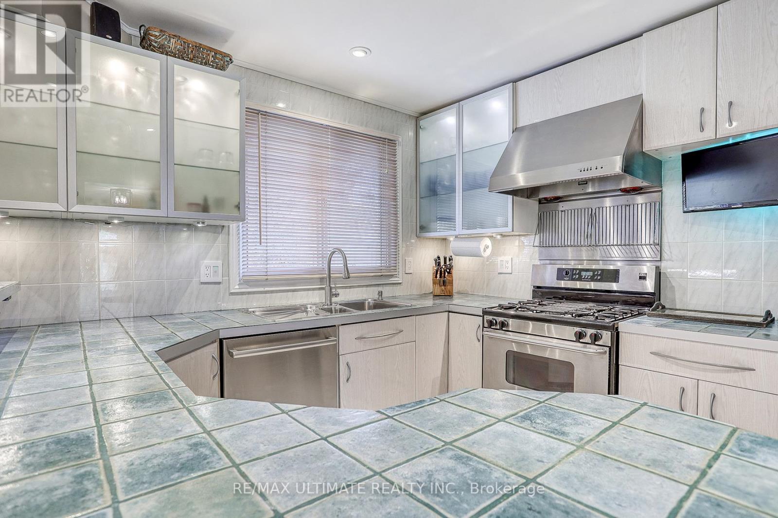 103 Weir Crescent, Toronto, Ontario  M1E 3B2 - Photo 6 - E12698368