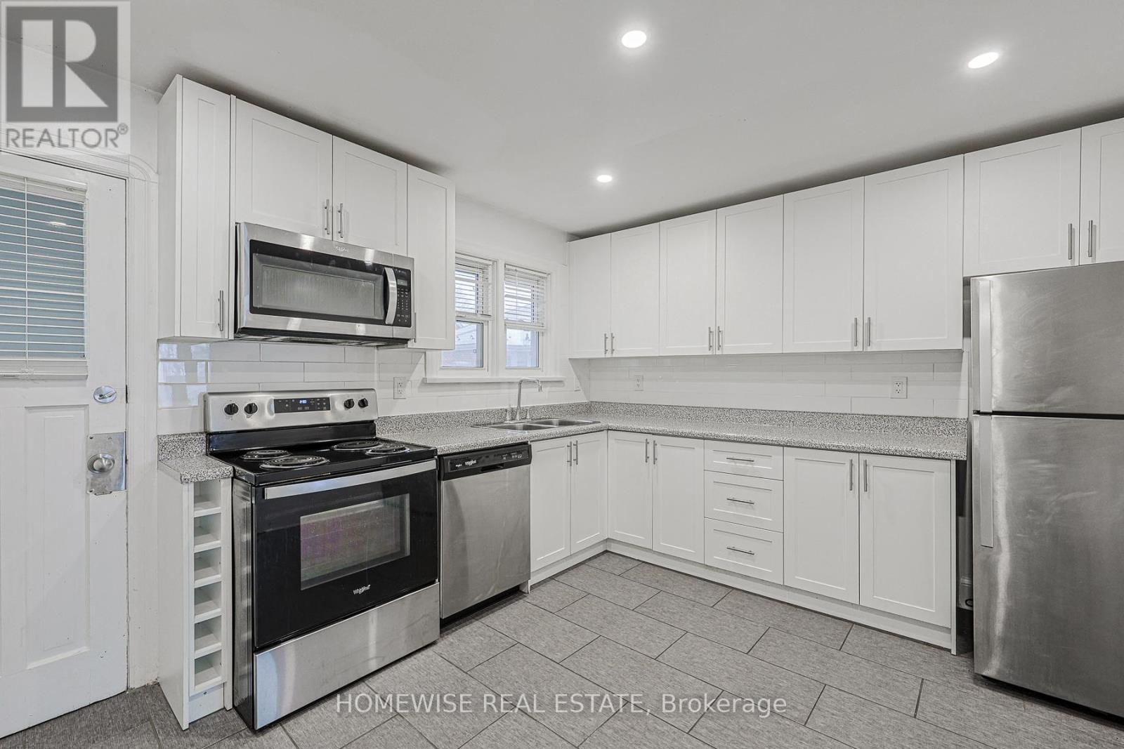 4 - 366 MARY STREET N, Oshawa, Ontario