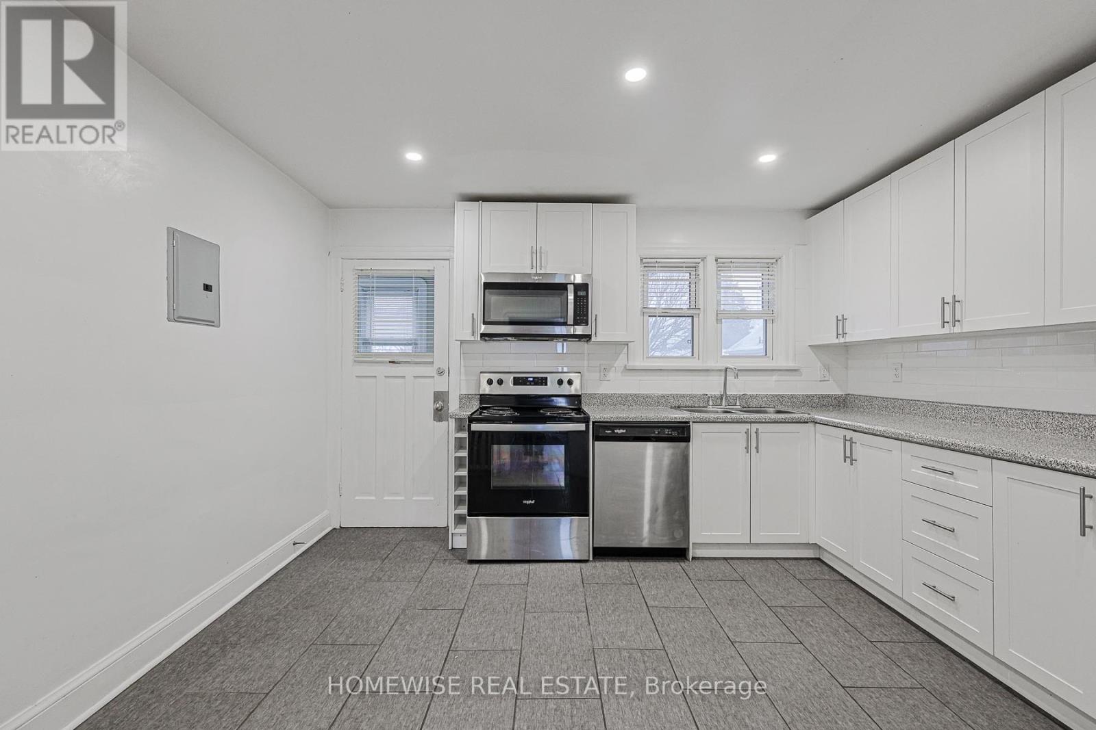 4 - 366 Mary Street N, Oshawa, Ontario  L1G 5C8 - Photo 2 - E12698404