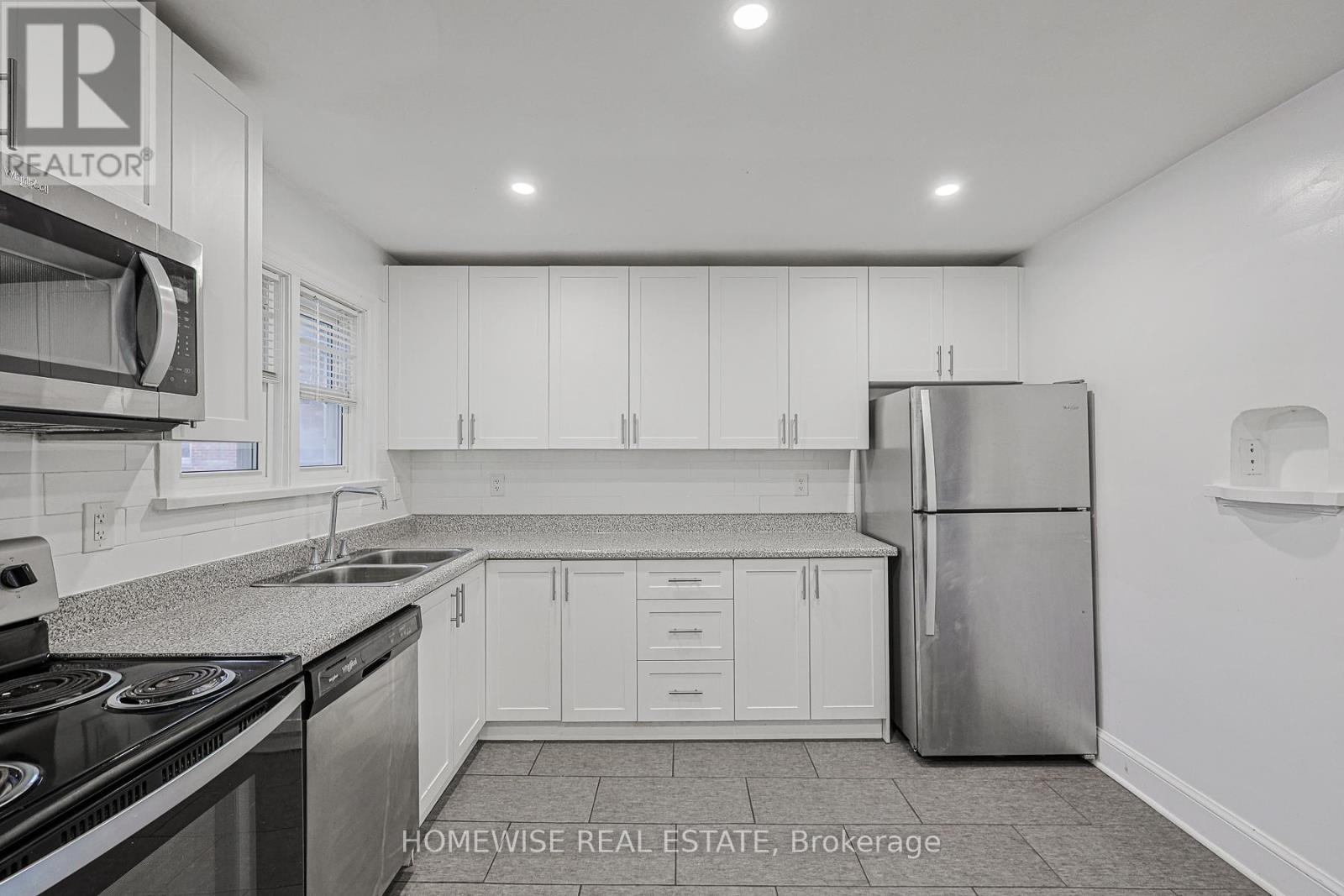 4 - 366 Mary Street N, Oshawa, Ontario  L1G 5C8 - Photo 3 - E12698404