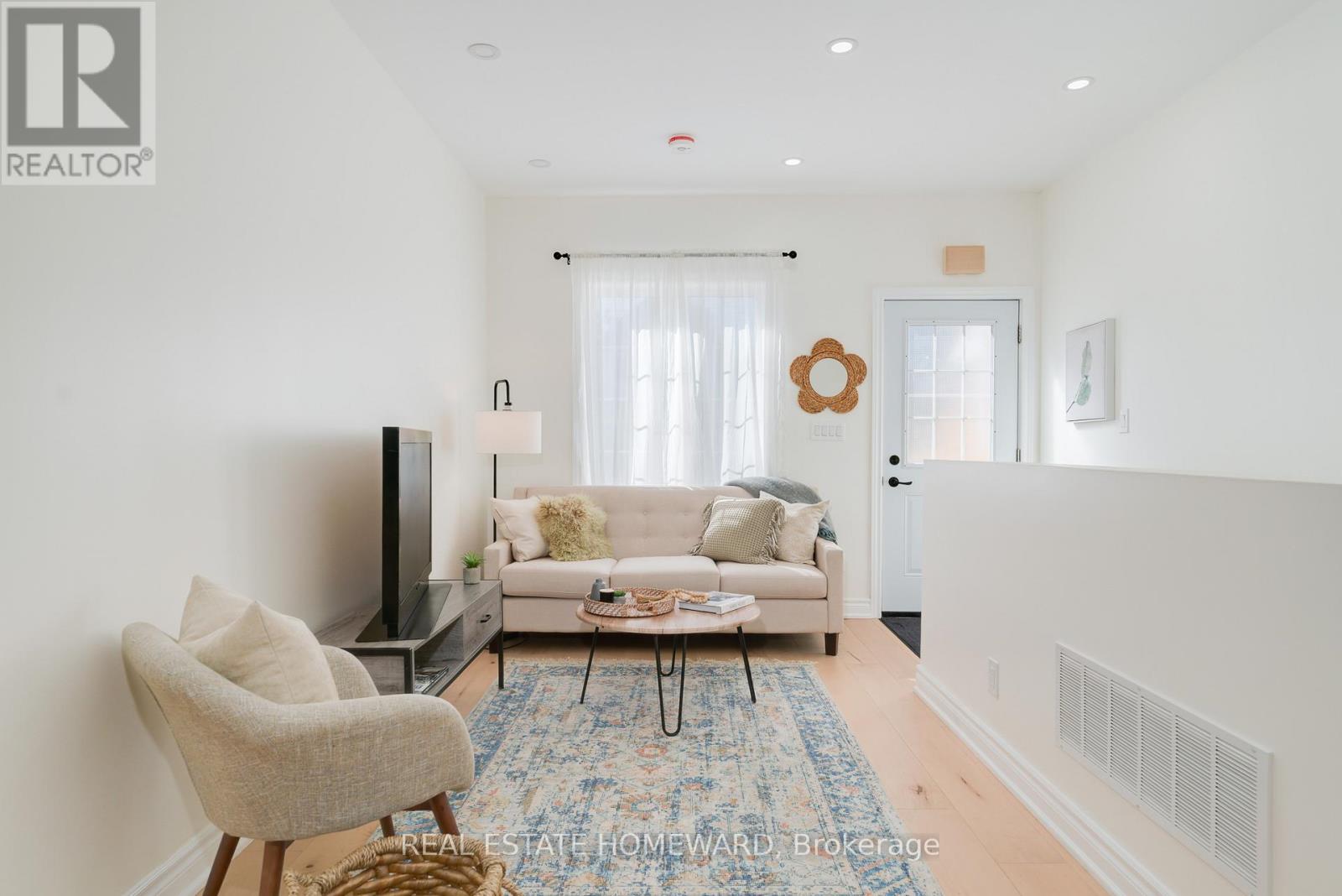 173 Coxwell Avenue, Toronto, Ontario  M4L 3B4 - Photo 4 - E12698410