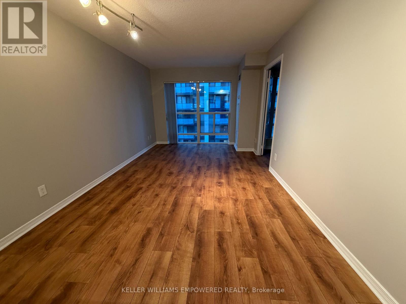 1111 - 185 Oneida Crescent, Richmond Hill (Langstaff), Ontario  L4B 0B1 - Photo 2 - N12698342