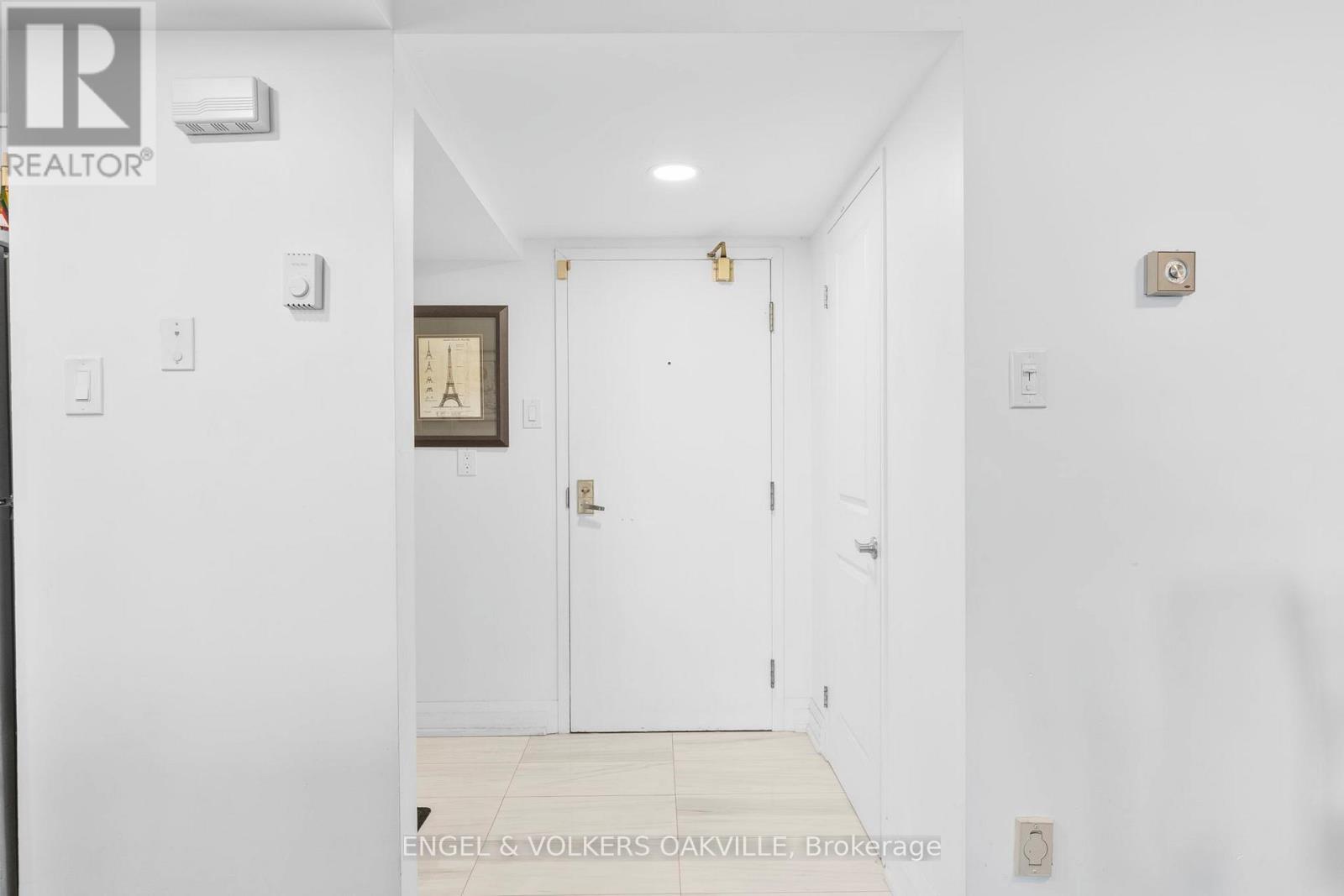 416 - 100 Bronte Road, Oakville, Ontario  L6L 6L5 - Photo 5 - W12698346