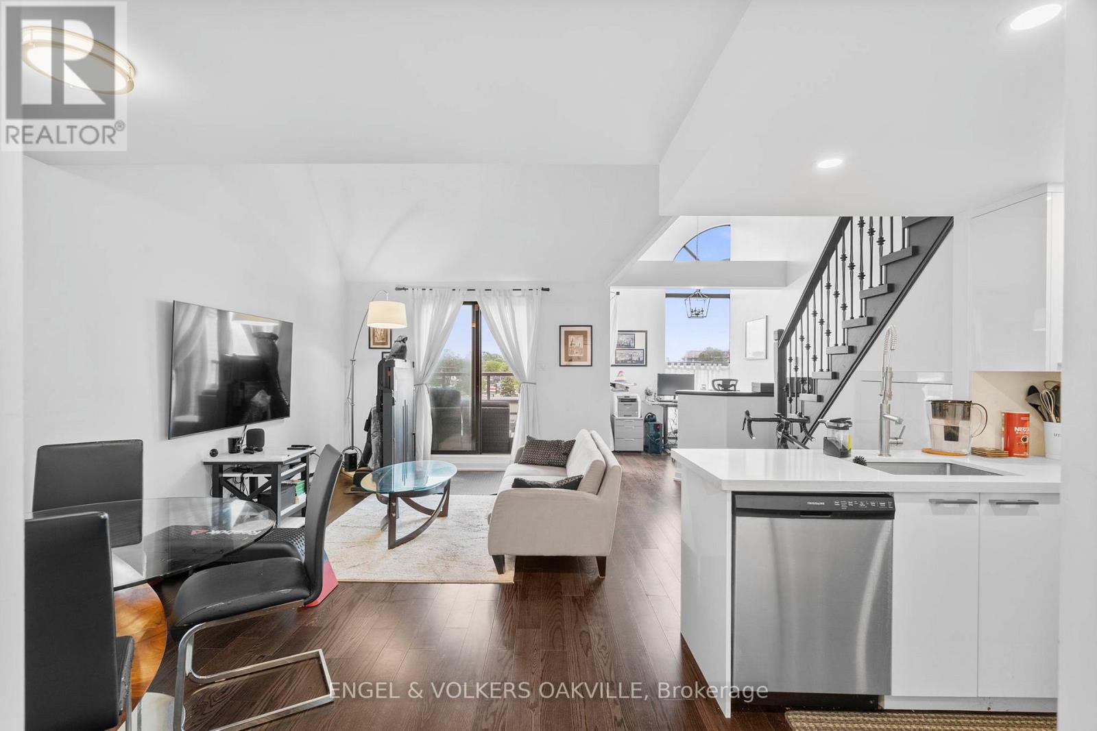 416 - 100 Bronte Road, Oakville, Ontario  L6L 6L5 - Photo 6 - W12698346