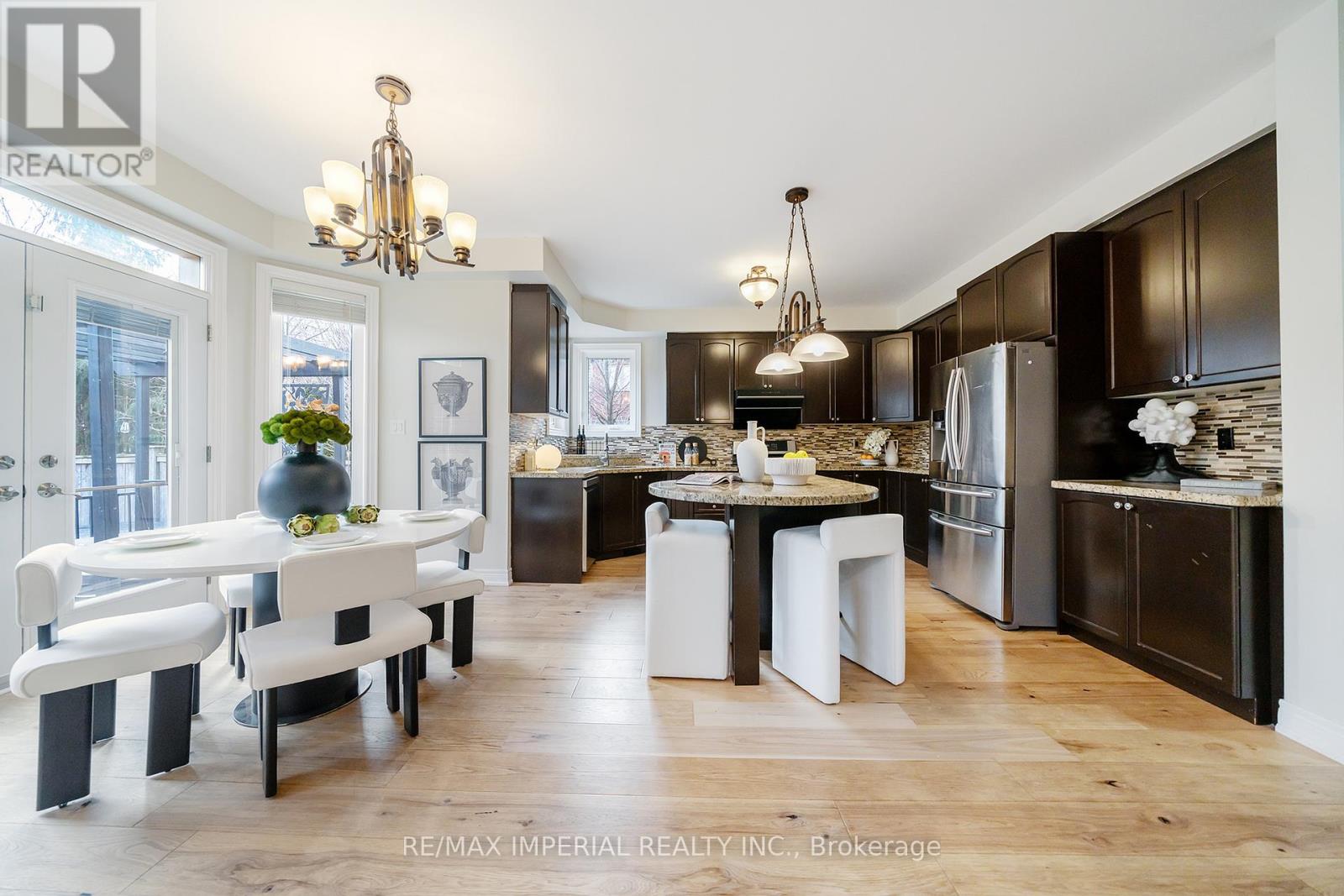 2252 Pine Glen Road, Oakville, Ontario  L6M 0G5 - Photo 10 - W12698388