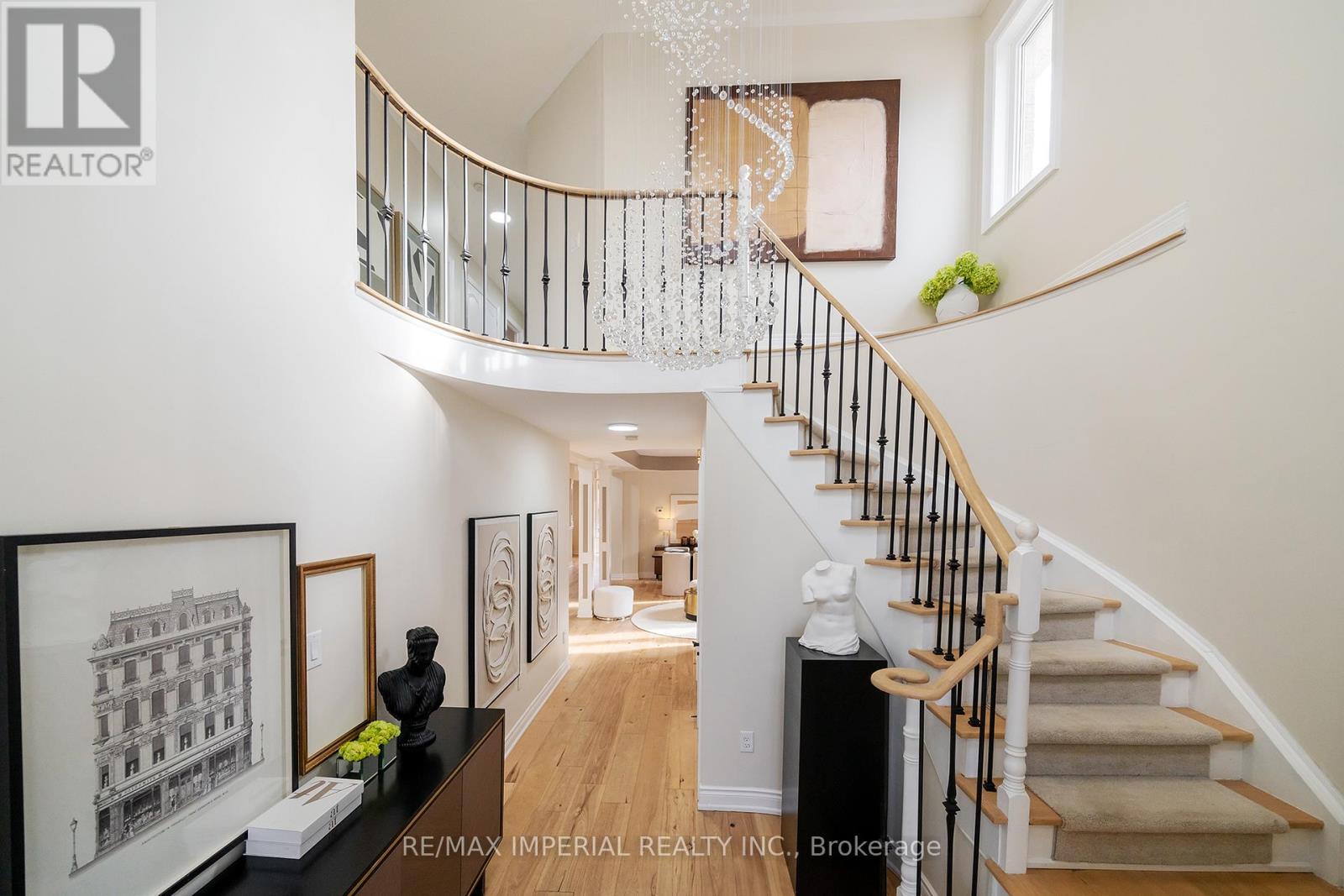 2252 Pine Glen Road, Oakville, Ontario  L6M 0G5 - Photo 2 - W12698388