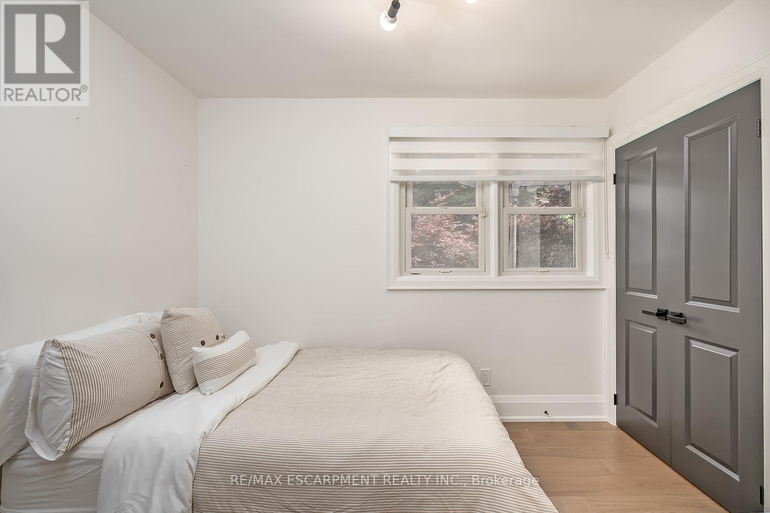 564 Maplehill Drive, Burlington, Ontario  L7N 2W3 - Photo 20 - W12698392