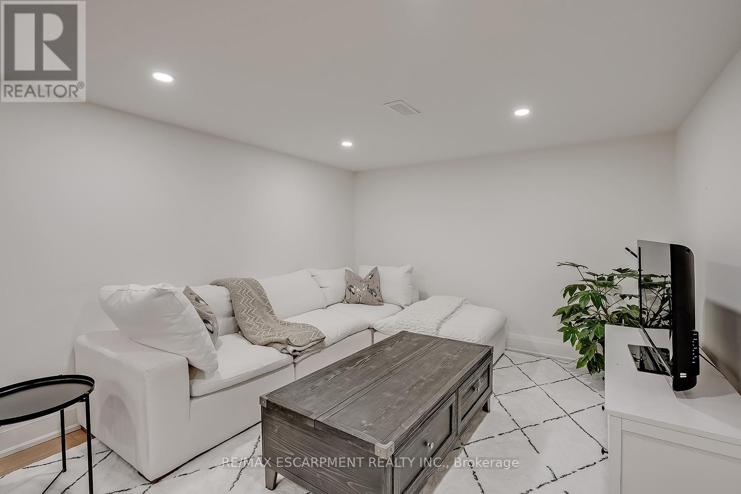 564 Maplehill Drive, Burlington, Ontario  L7N 2W3 - Photo 29 - W12698392