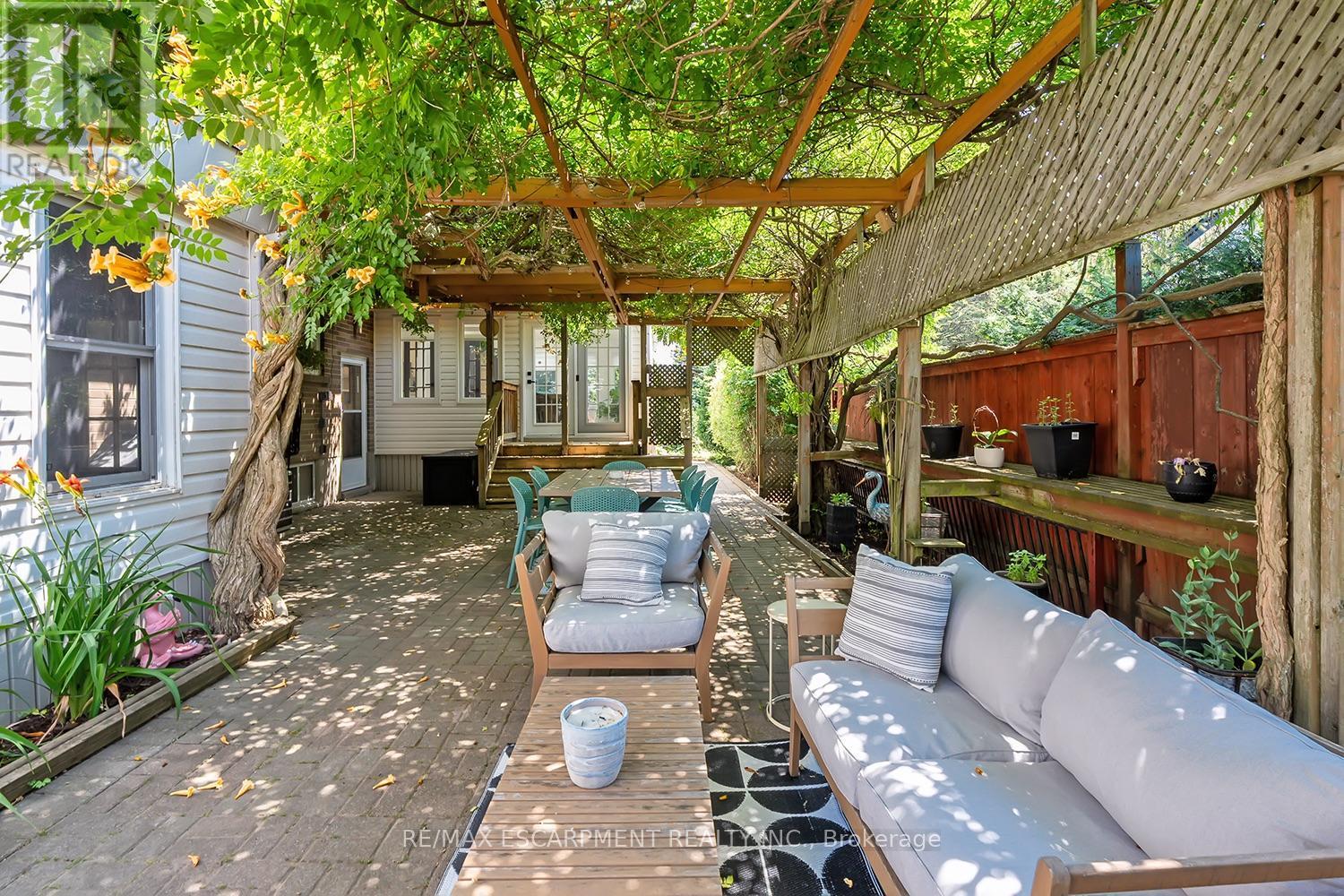 564 Maplehill Drive, Burlington, Ontario  L7N 2W3 - Photo 41 - W12698392