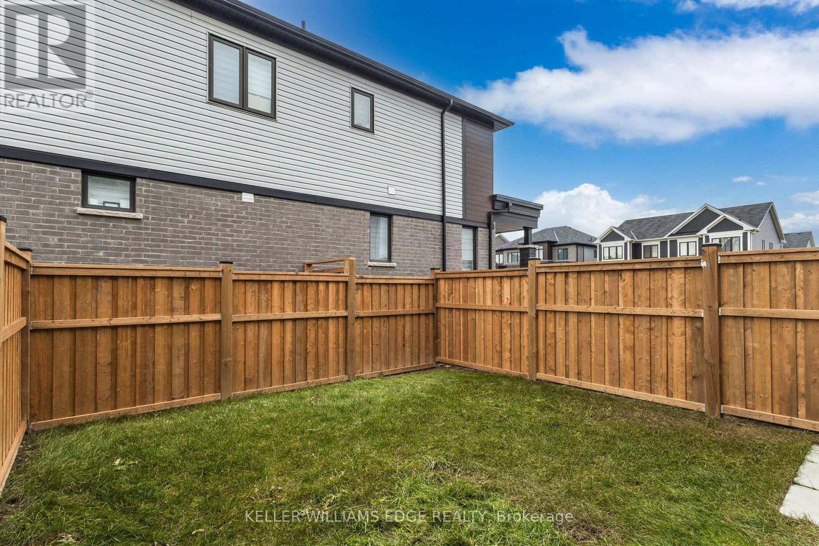 54 Oaktree Drive, Haldimand, Ontario  N3W 0E7 - Photo 39 - X12698356